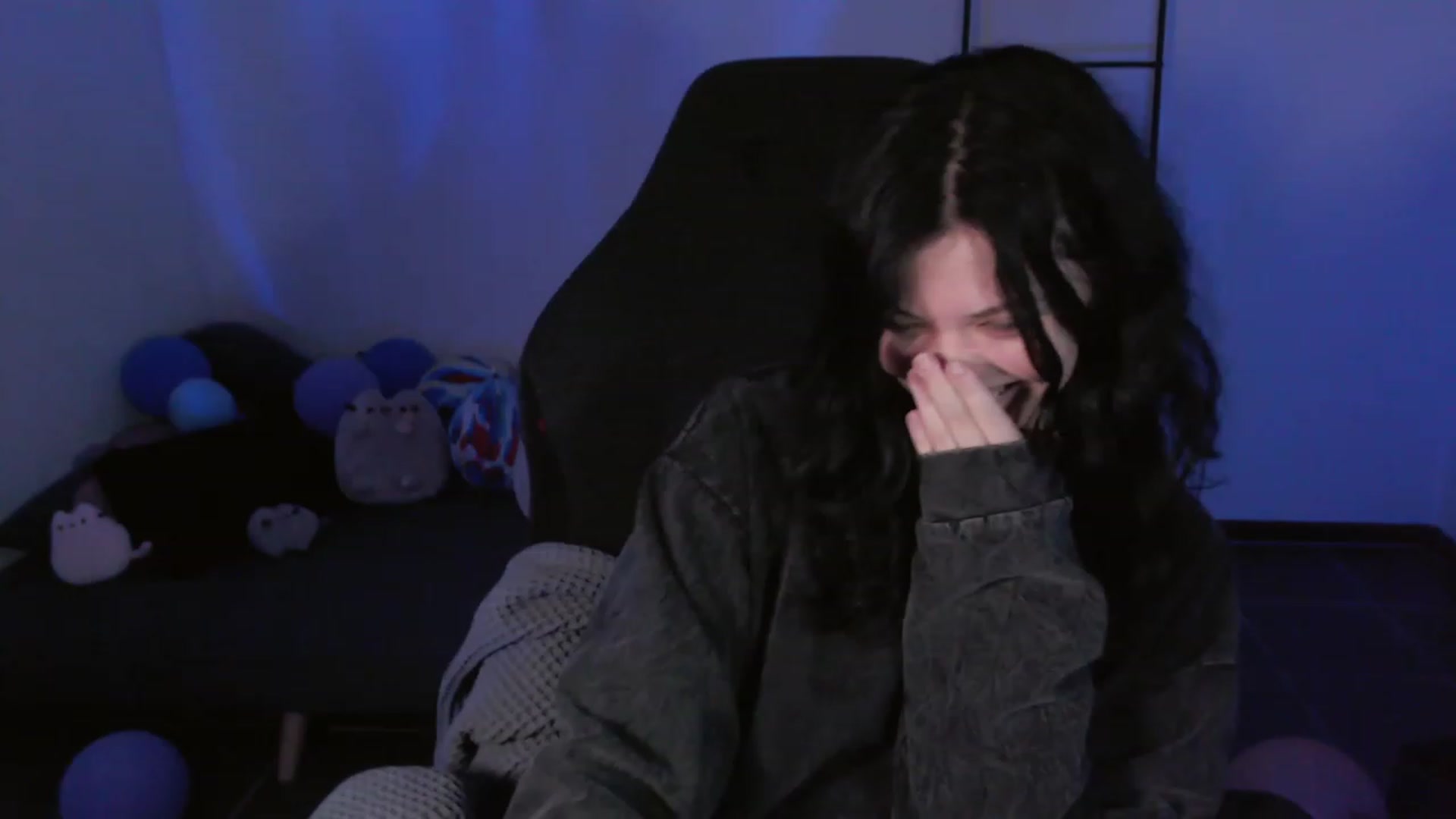 Gallery image thumbnail from RoomToAvoid's myfreecams stream on, 01/14/2024, 05:13 image 3 of 20