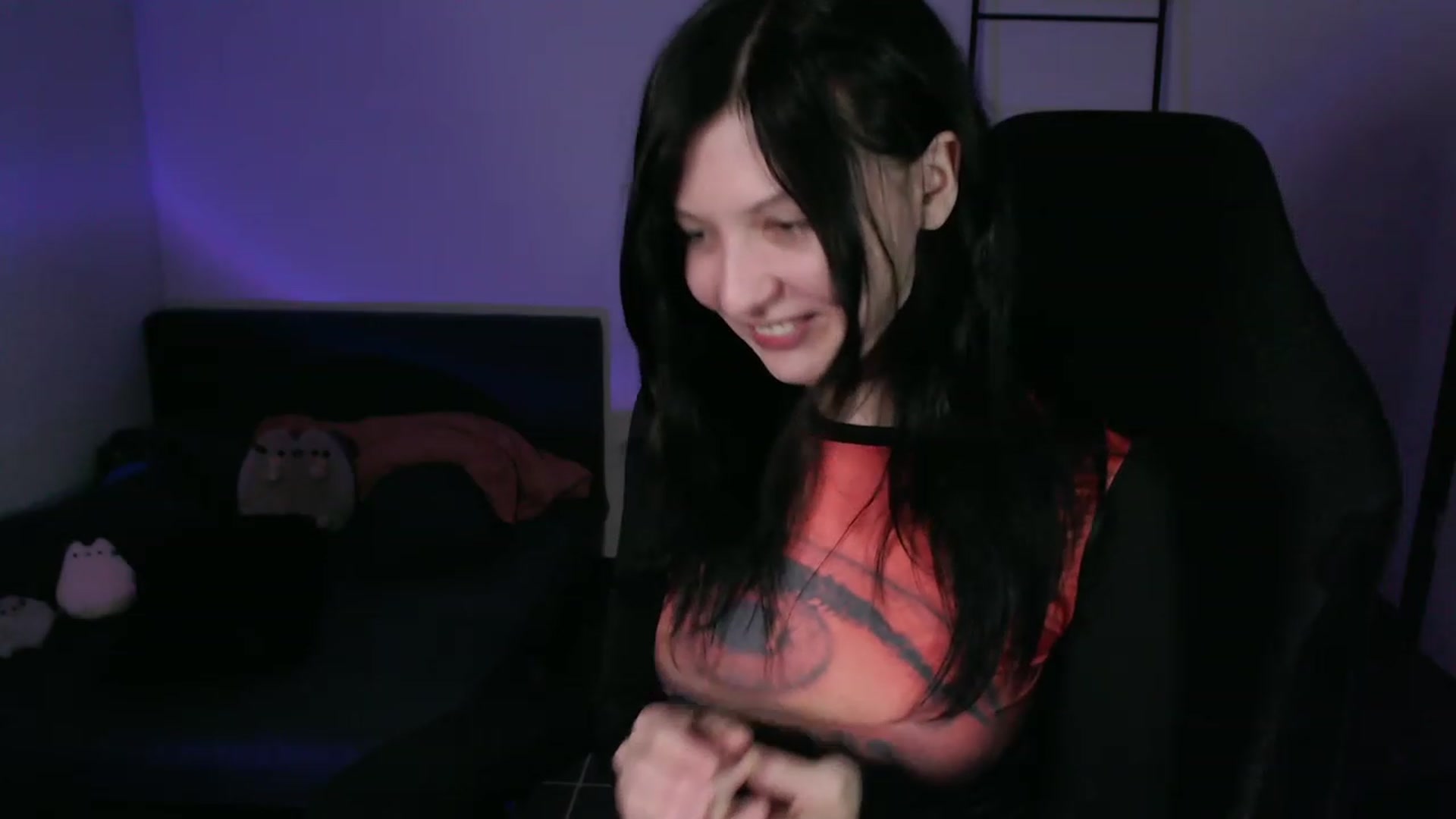 Gallery image thumbnail from RoomToAvoid's myfreecams stream on, 01/18/2024, 01:58 image 19 of 20