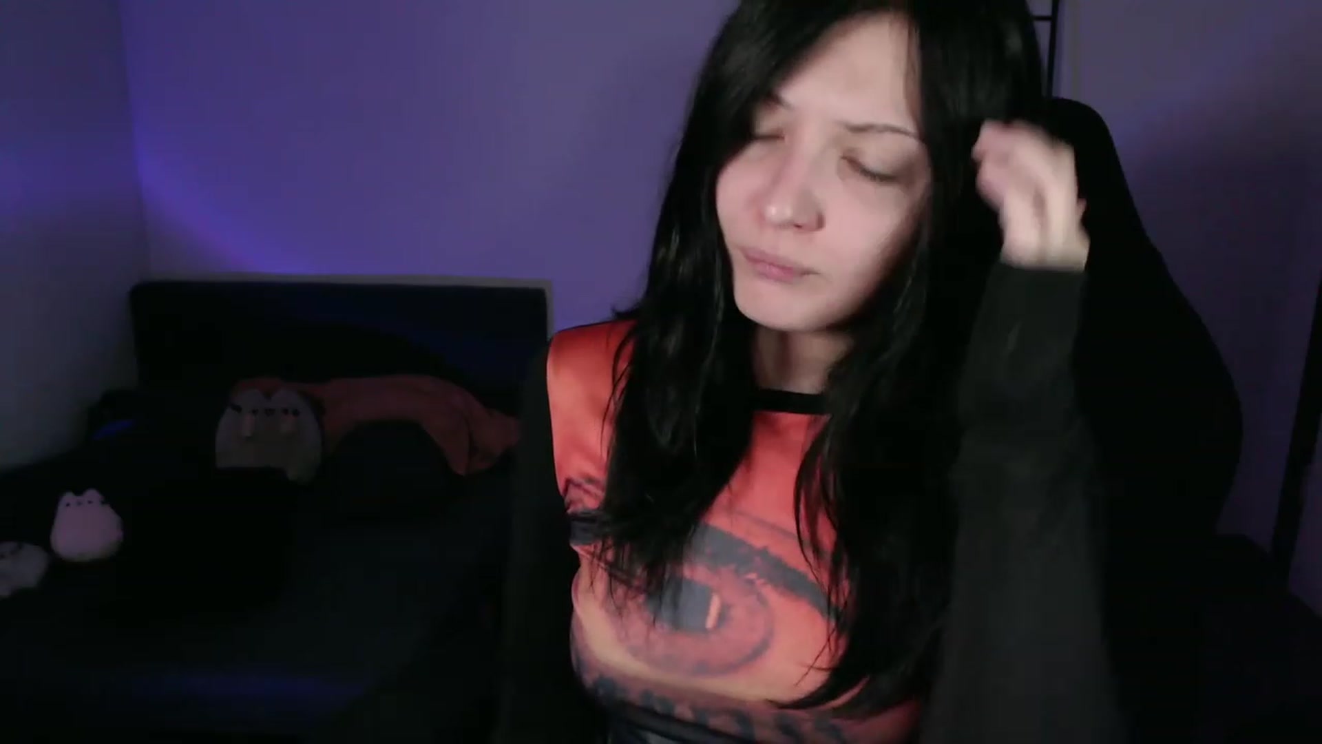Gallery image thumbnail from RoomToAvoid's myfreecams stream on, 01/18/2024, 01:58 image 18 of 20
