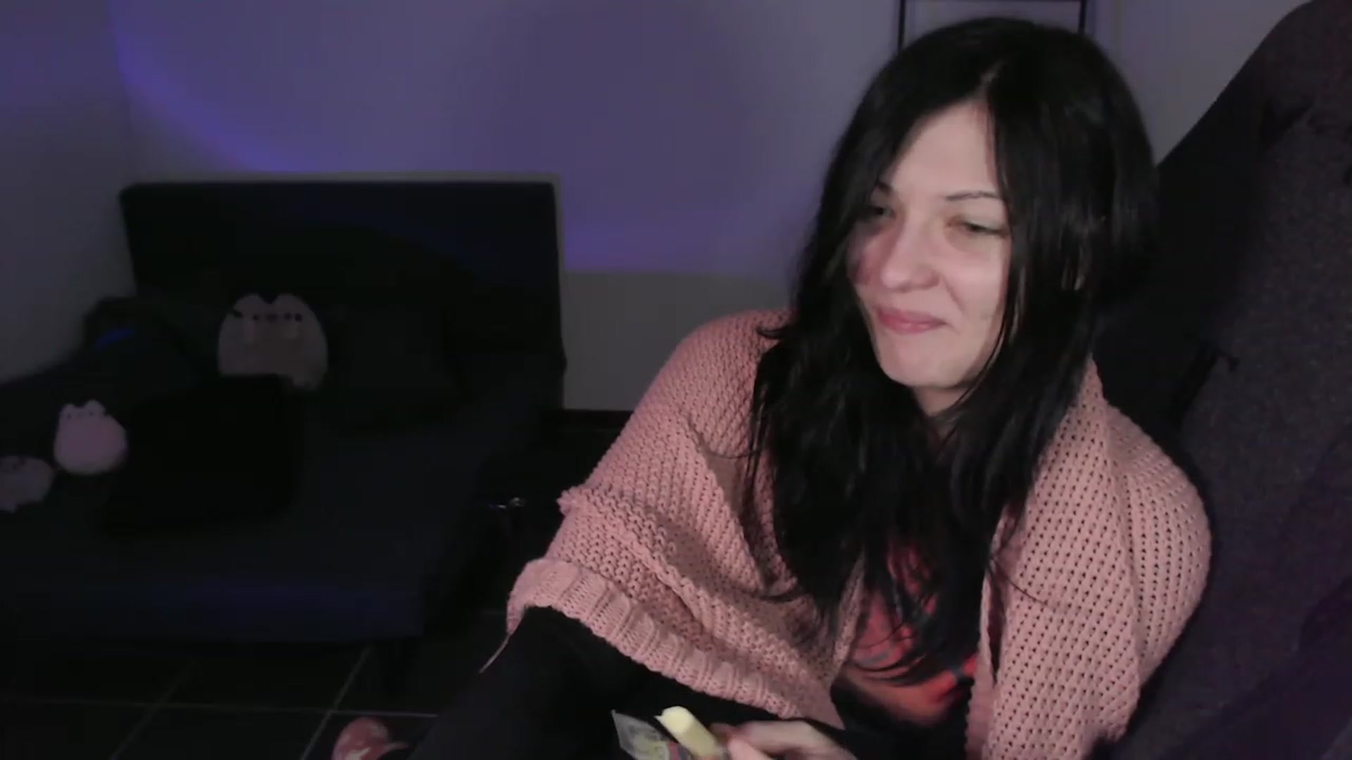 Gallery image thumbnail from RoomToAvoid's myfreecams stream on, 01/18/2024, 04:20 image 8 of 20
