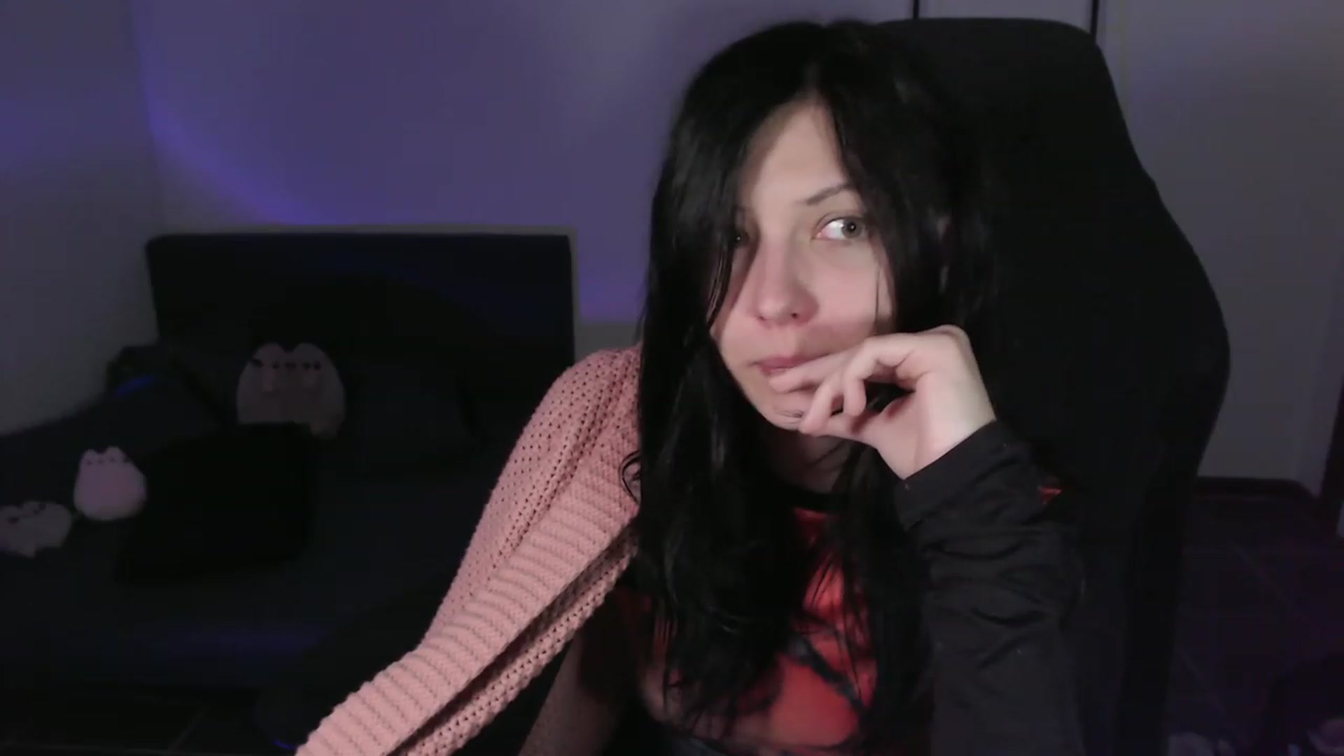 Gallery image thumbnail from RoomToAvoid's myfreecams stream on, 01/18/2024, 04:20 image 19 of 20