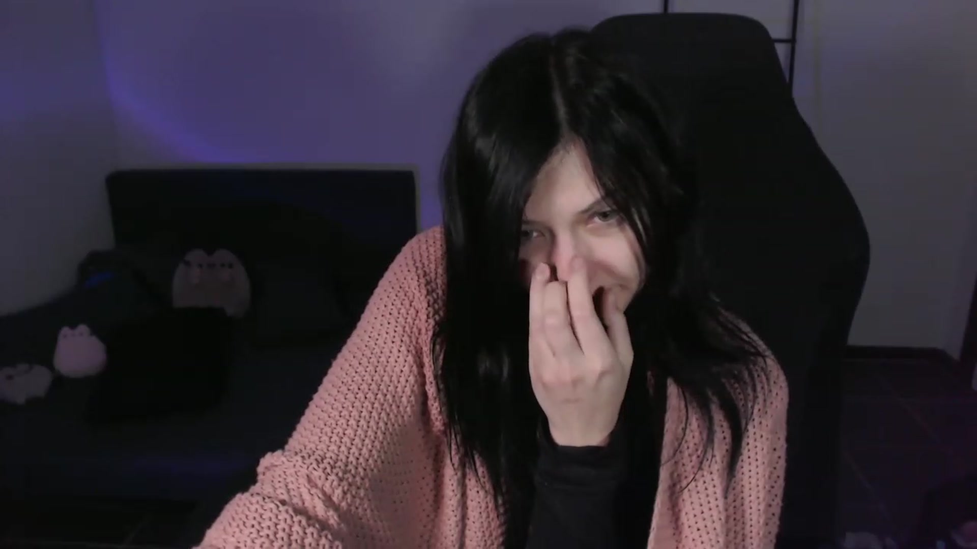 Gallery image thumbnail from RoomToAvoid's myfreecams stream on, 01/18/2024, 04:20 image 18 of 20