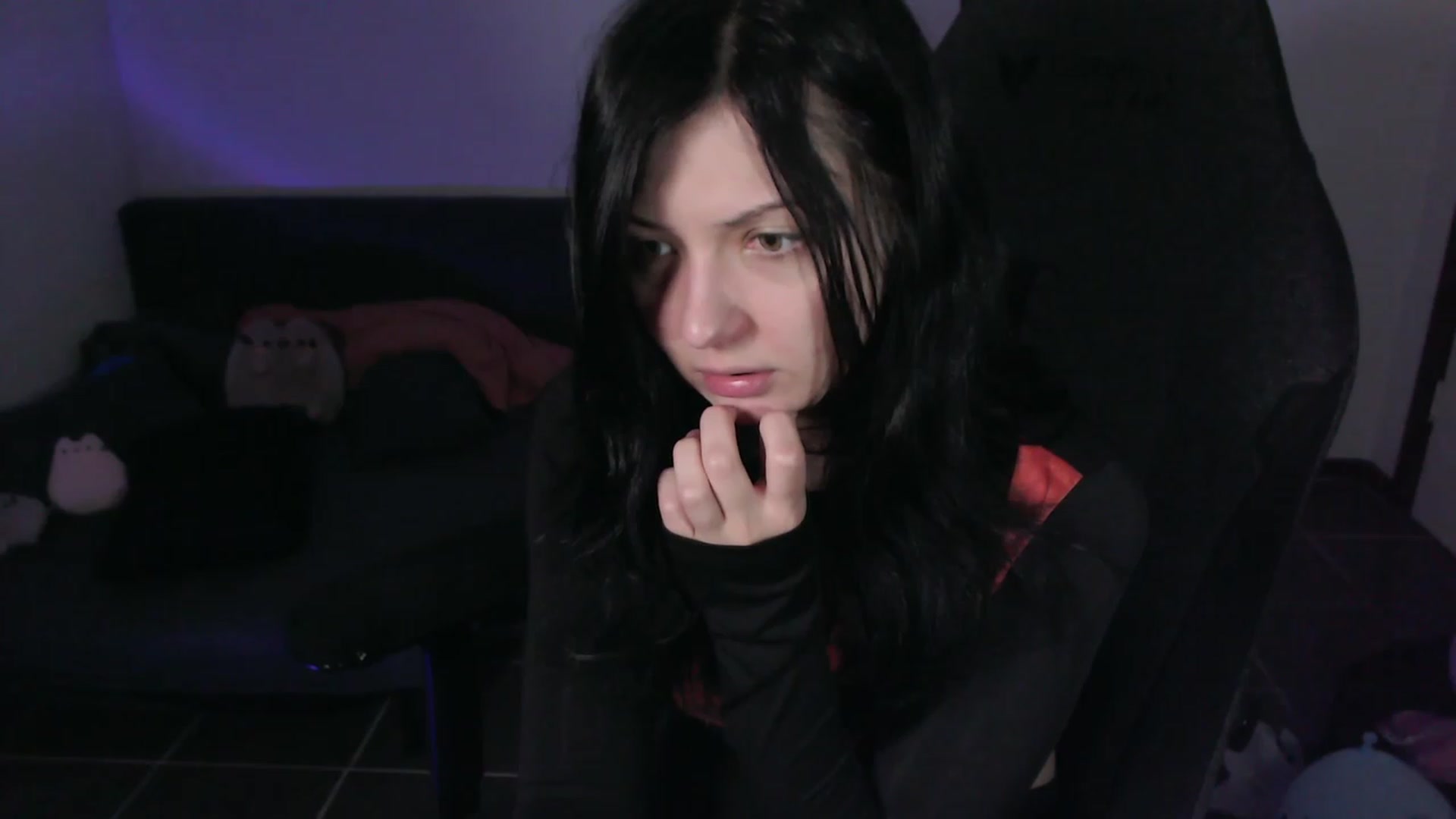 Gallery image thumbnail from RoomToAvoid's myfreecams stream on, 01/18/2024, 04:20 image 1 of 20
