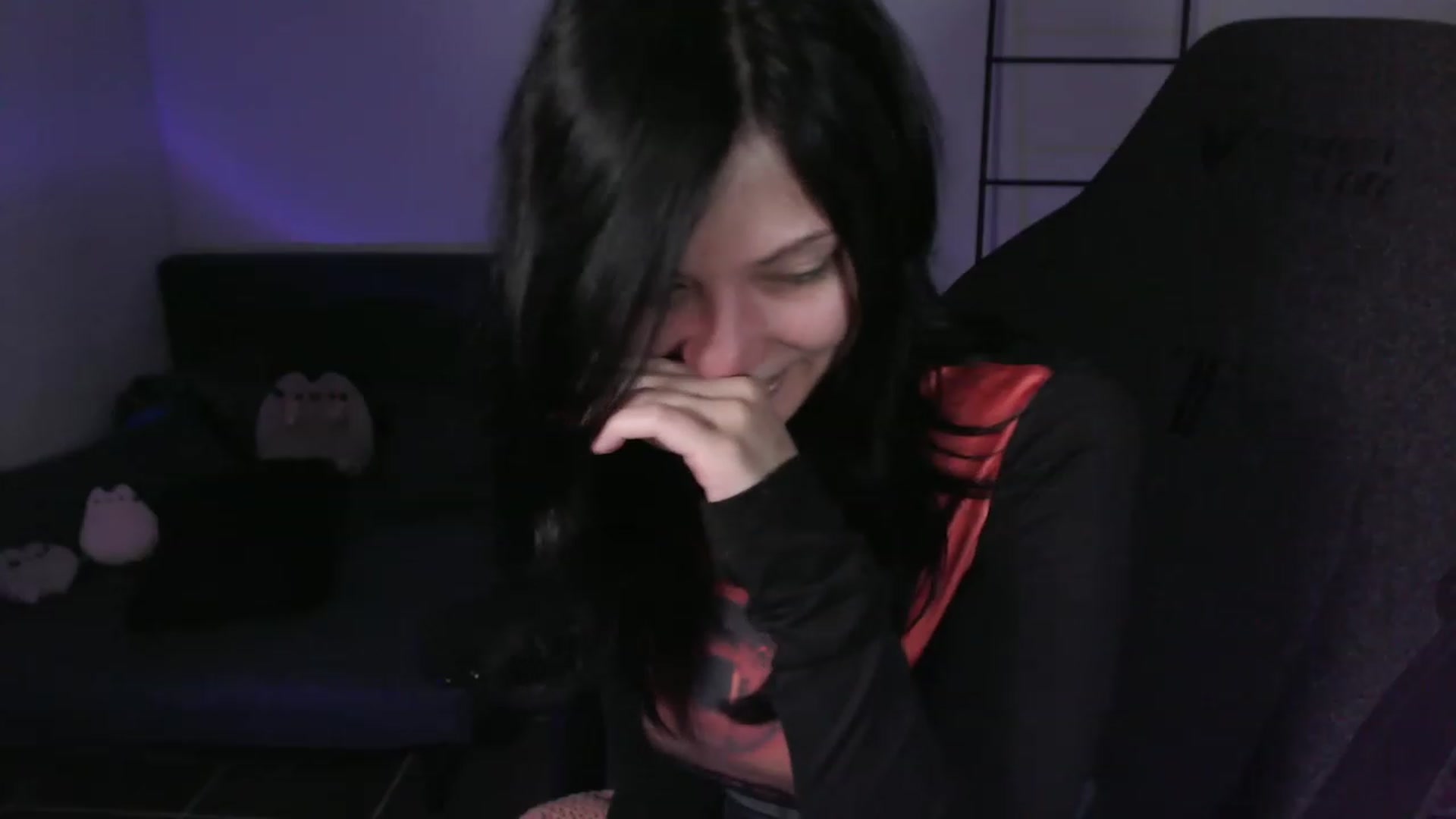 Gallery image thumbnail from RoomToAvoid's myfreecams stream on, 01/18/2024, 04:20 image 12 of 20