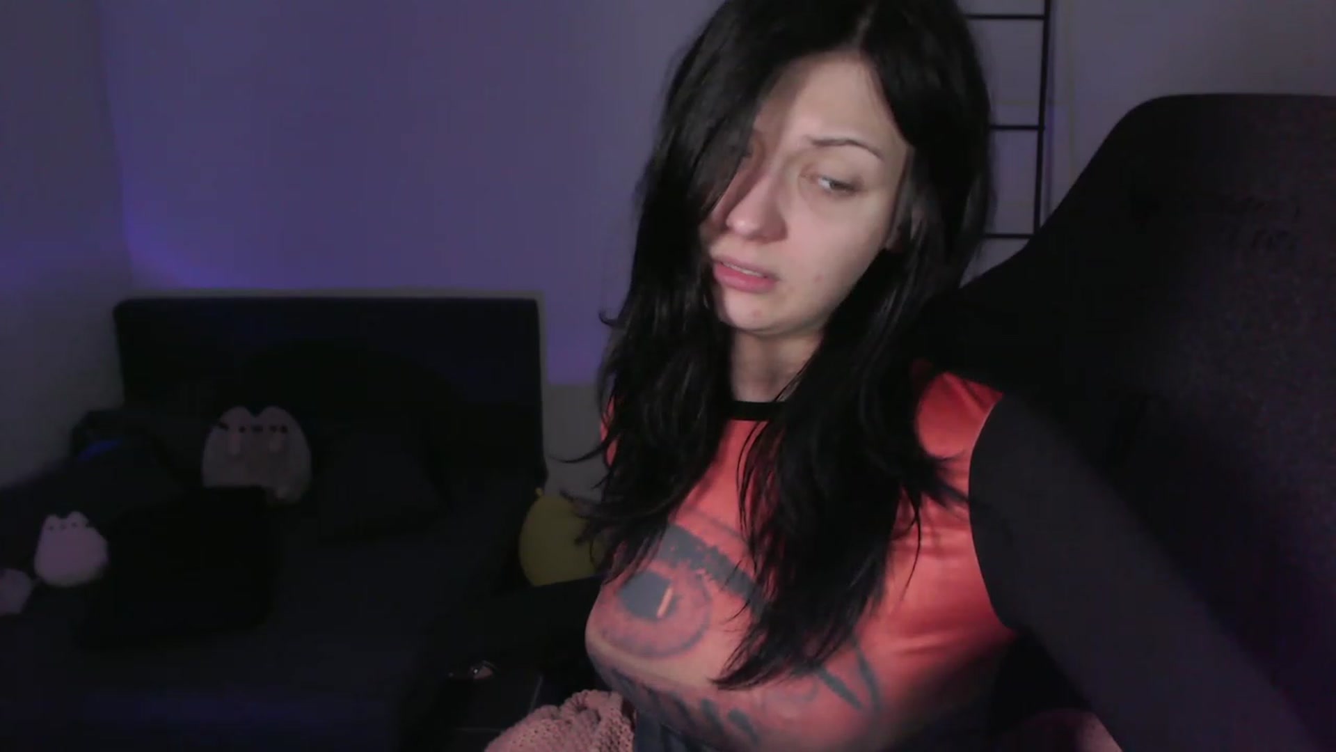 Gallery image thumbnail from RoomToAvoid's myfreecams stream on, 01/18/2024, 06:51 image 6 of 20