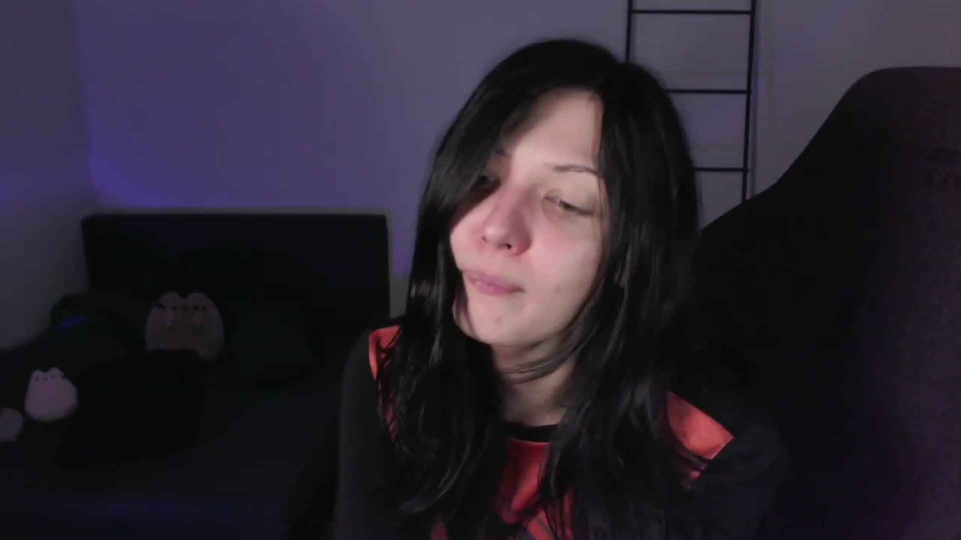 Gallery image thumbnail from RoomToAvoid's myfreecams stream on, 01/18/2024, 06:51 image 10 of 20