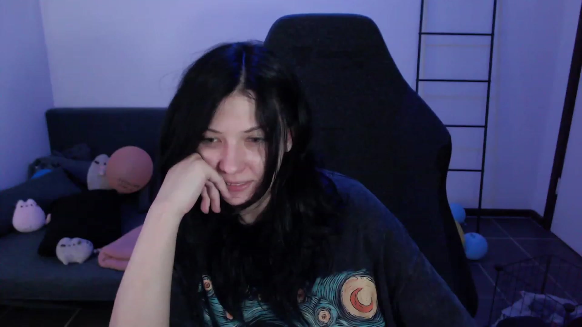 Gallery image thumbnail from RoomToAvoid's myfreecams stream on, 01/21/2024, 02:43 image 7 of 20