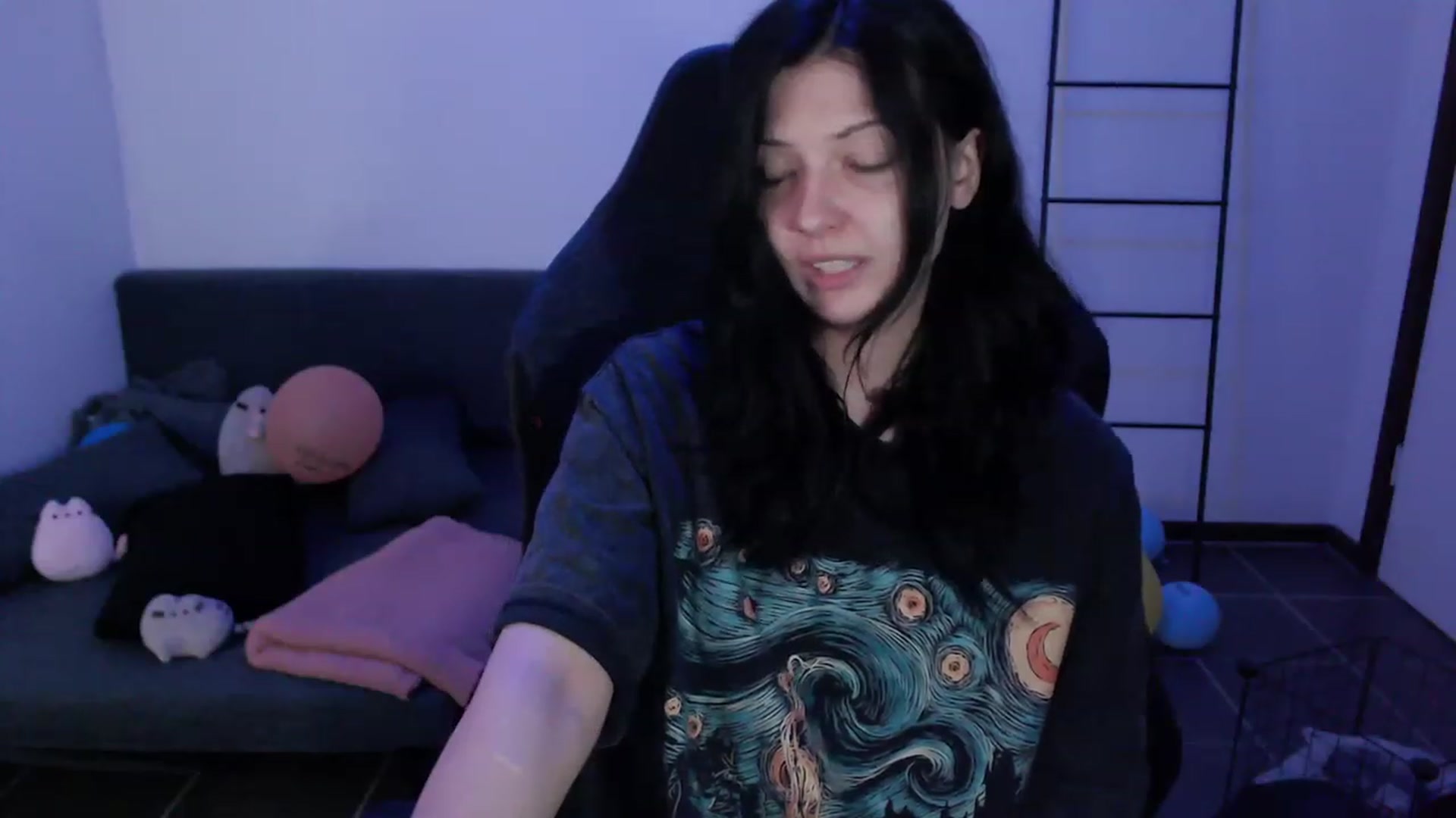 Gallery image thumbnail from RoomToAvoid's myfreecams stream on, 01/21/2024, 02:43 image 6 of 20