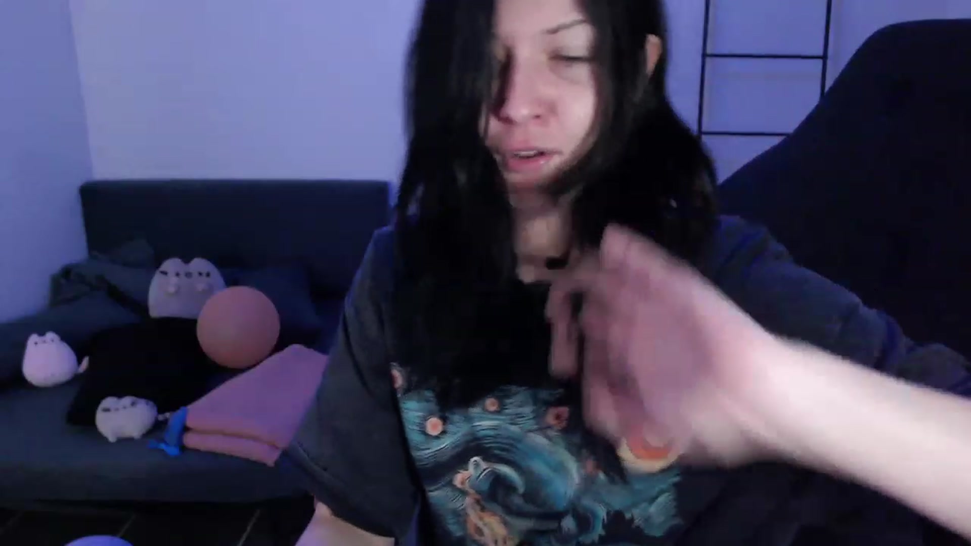Gallery image thumbnail from RoomToAvoid's myfreecams stream on, 01/21/2024, 02:43 image 16 of 20