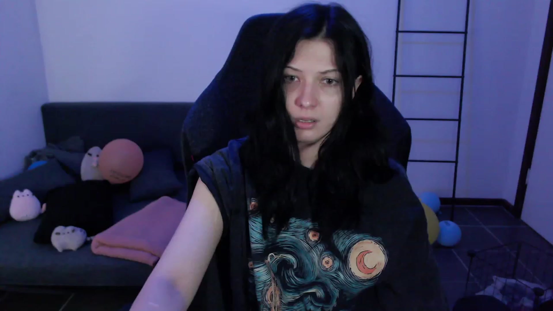 Gallery image thumbnail from RoomToAvoid's myfreecams stream on, 01/21/2024, 02:43 image 2 of 20