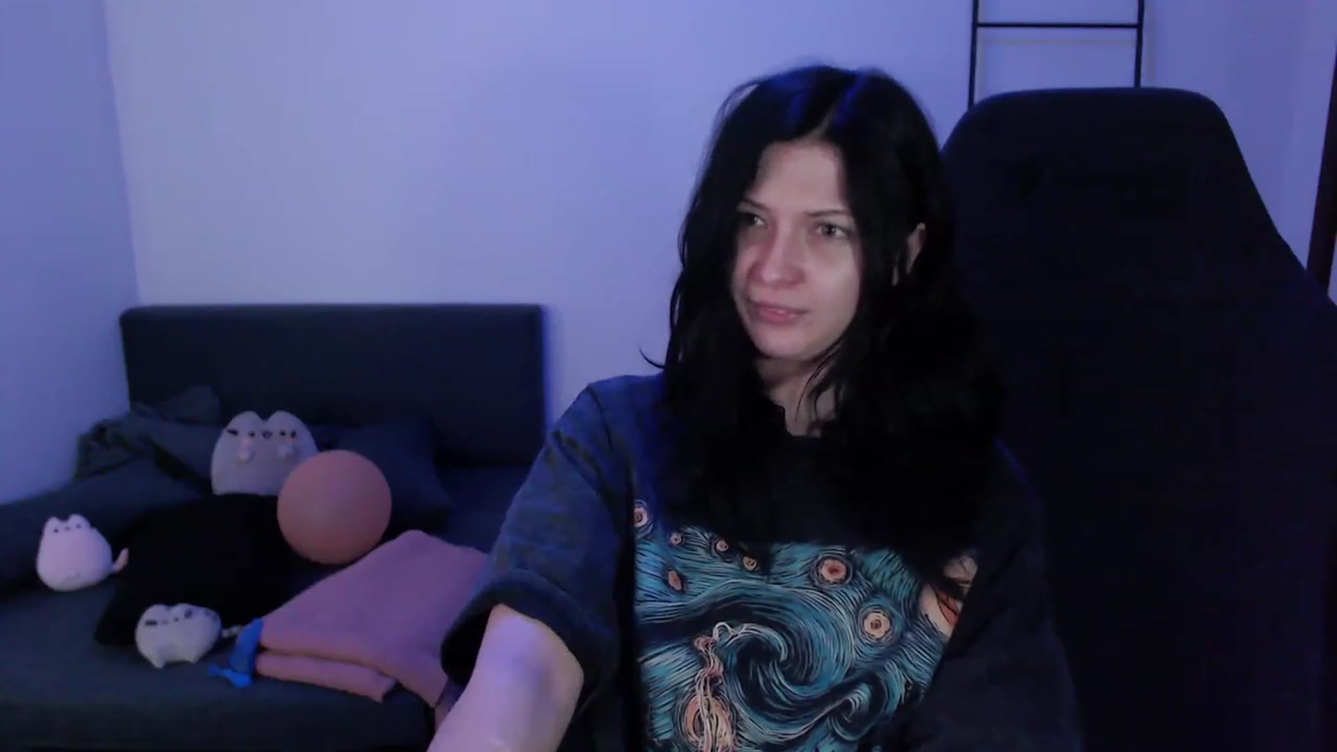 Gallery image thumbnail from RoomToAvoid's myfreecams stream on, 01/21/2024, 02:43 image 17 of 20