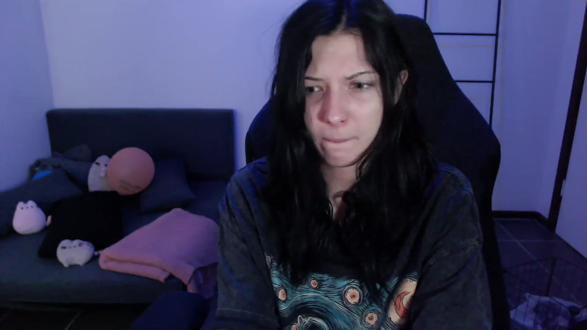 Gallery image thumbnail from RoomToAvoid's myfreecams stream on, 01/21/2024, 02:43 image 5 of 20
