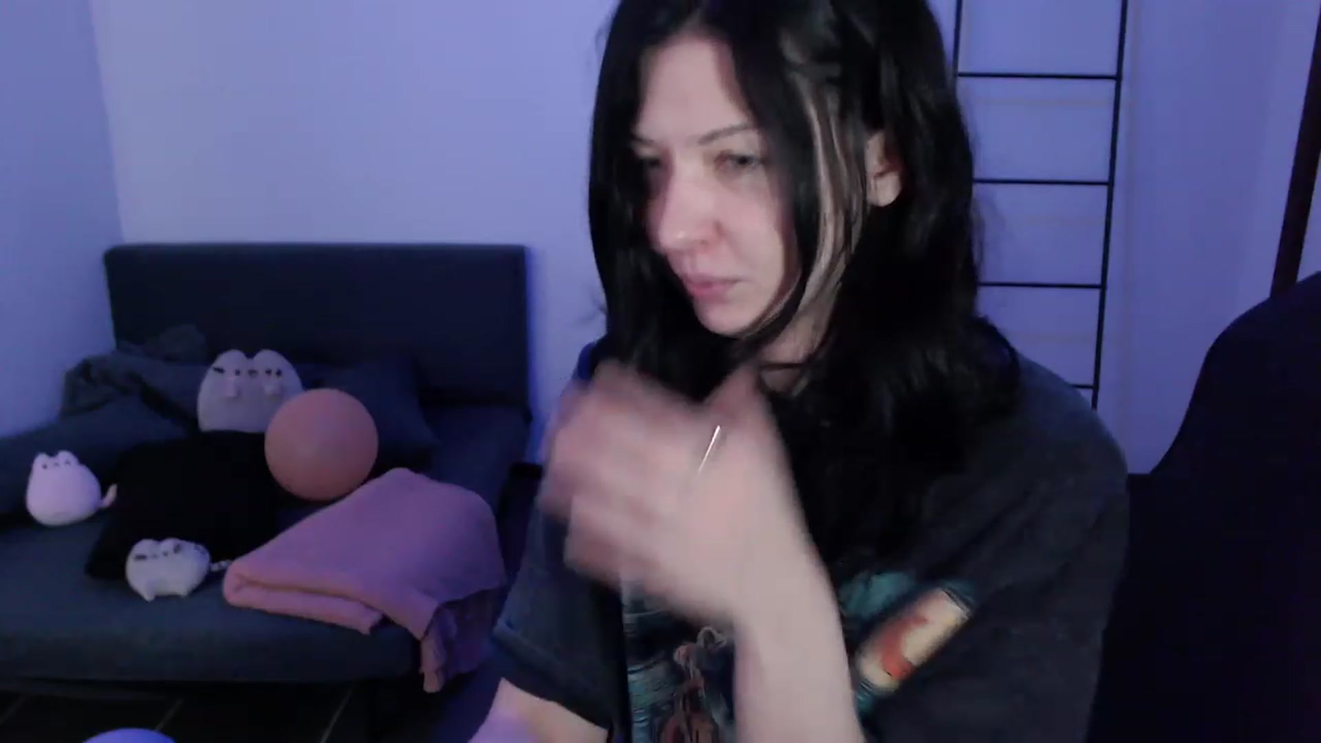 Gallery image thumbnail from RoomToAvoid's myfreecams stream on, 01/21/2024, 02:43 image 13 of 20