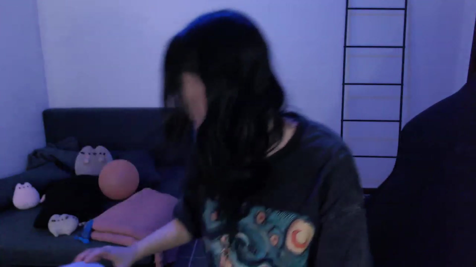 Gallery image thumbnail from RoomToAvoid's myfreecams stream on, 01/21/2024, 02:43 image 18 of 20