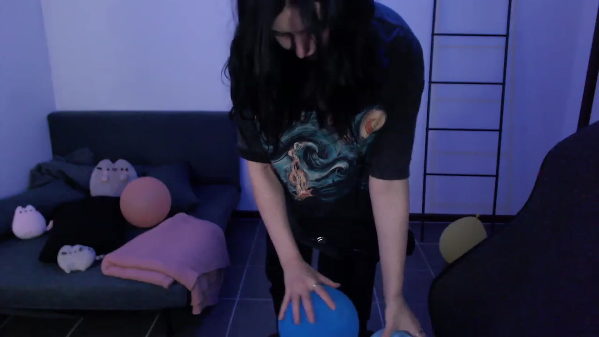 Gallery image thumbnail from RoomToAvoid's myfreecams stream on, 01/21/2024, 02:43 image 12 of 20