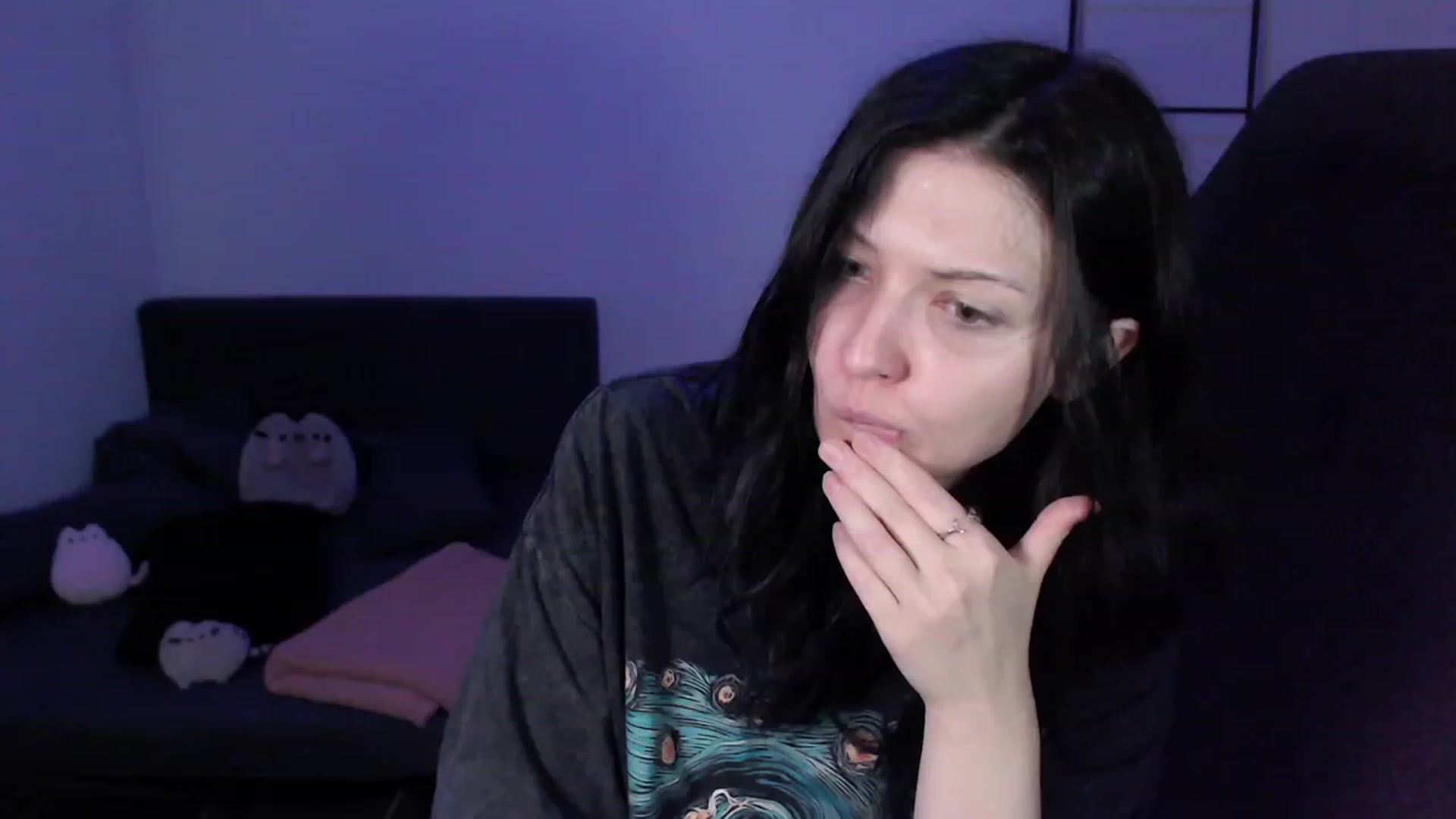 Gallery image thumbnail from RoomToAvoid's myfreecams stream on, 01/21/2024, 03:40 image 11 of 20