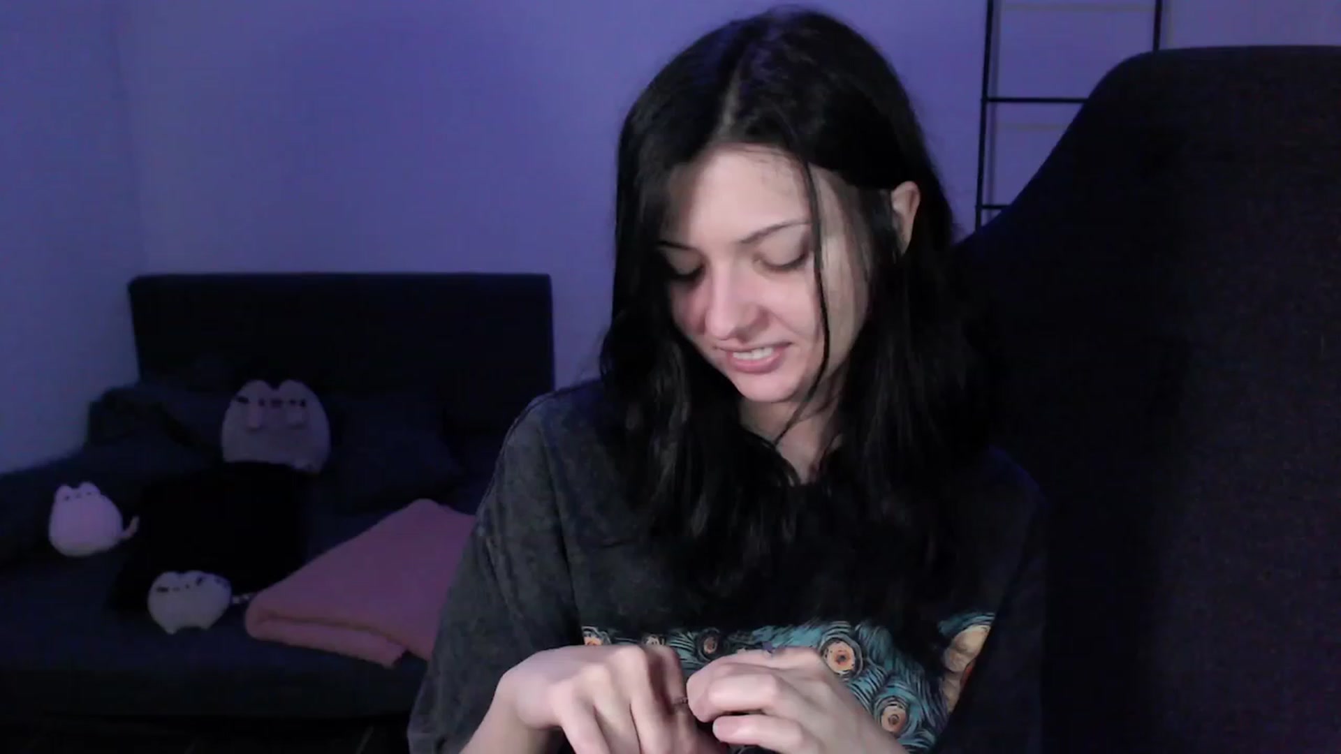 Gallery image thumbnail from RoomToAvoid's myfreecams stream on, 01/21/2024, 03:40 image 6 of 20