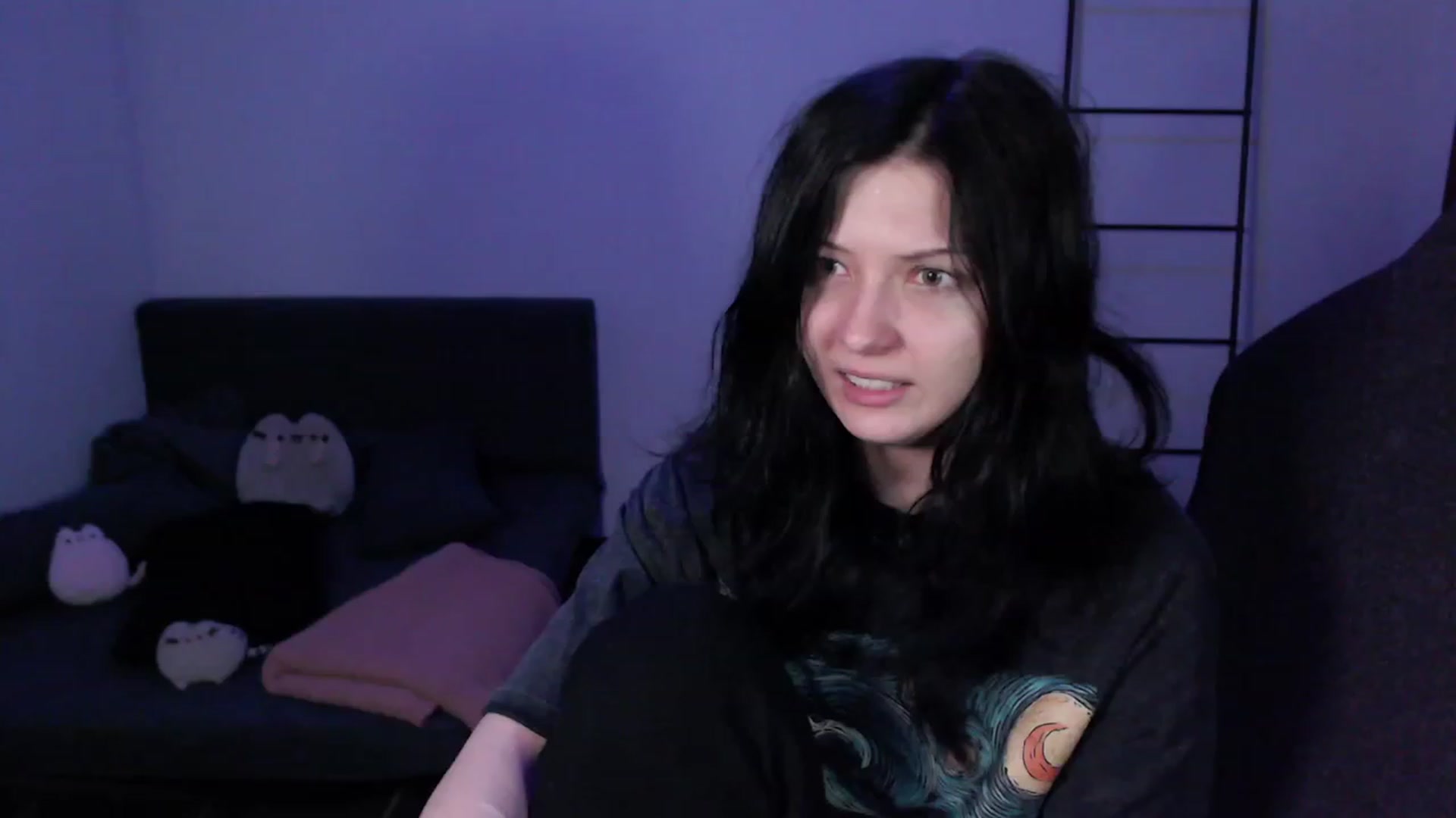 Gallery image thumbnail from RoomToAvoid's myfreecams stream on, 01/21/2024, 03:40 image 14 of 20