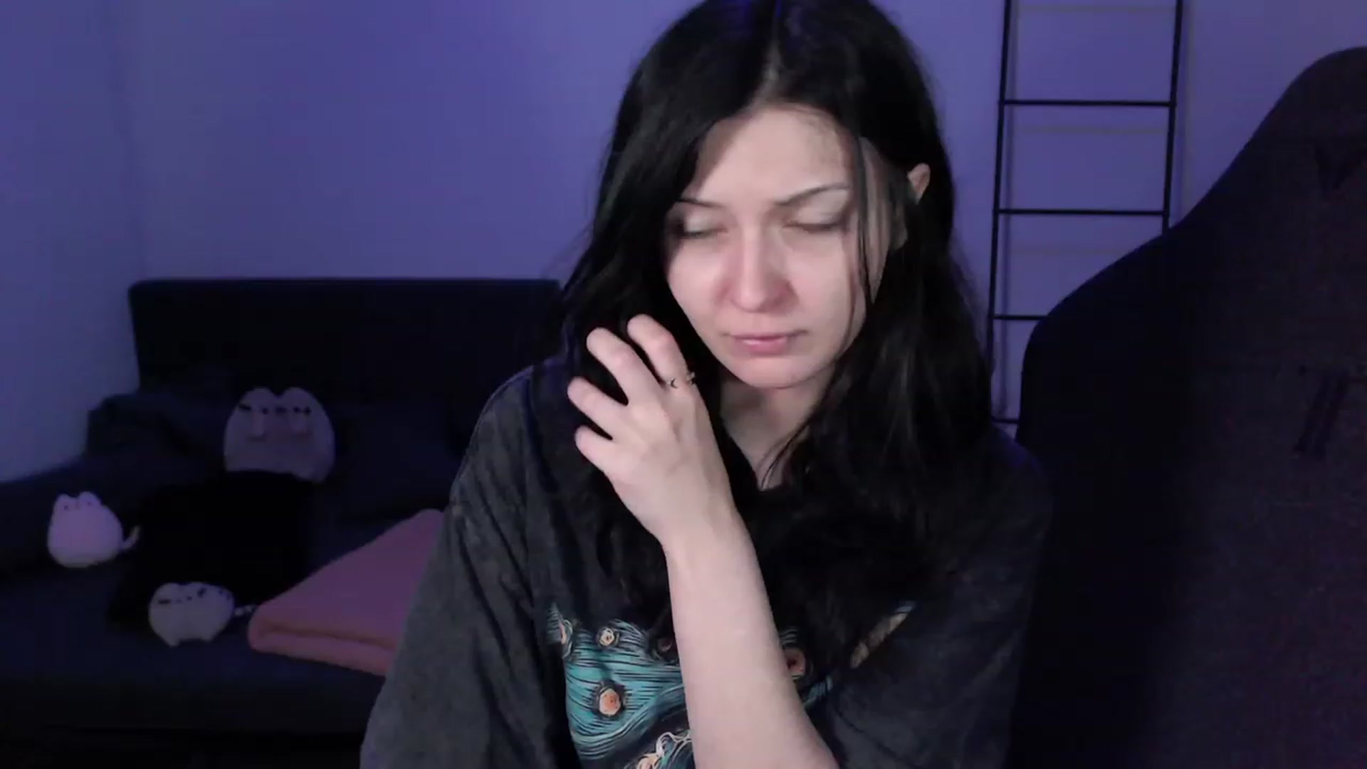 Gallery image thumbnail from RoomToAvoid's myfreecams stream on, 01/21/2024, 03:40 image 8 of 20
