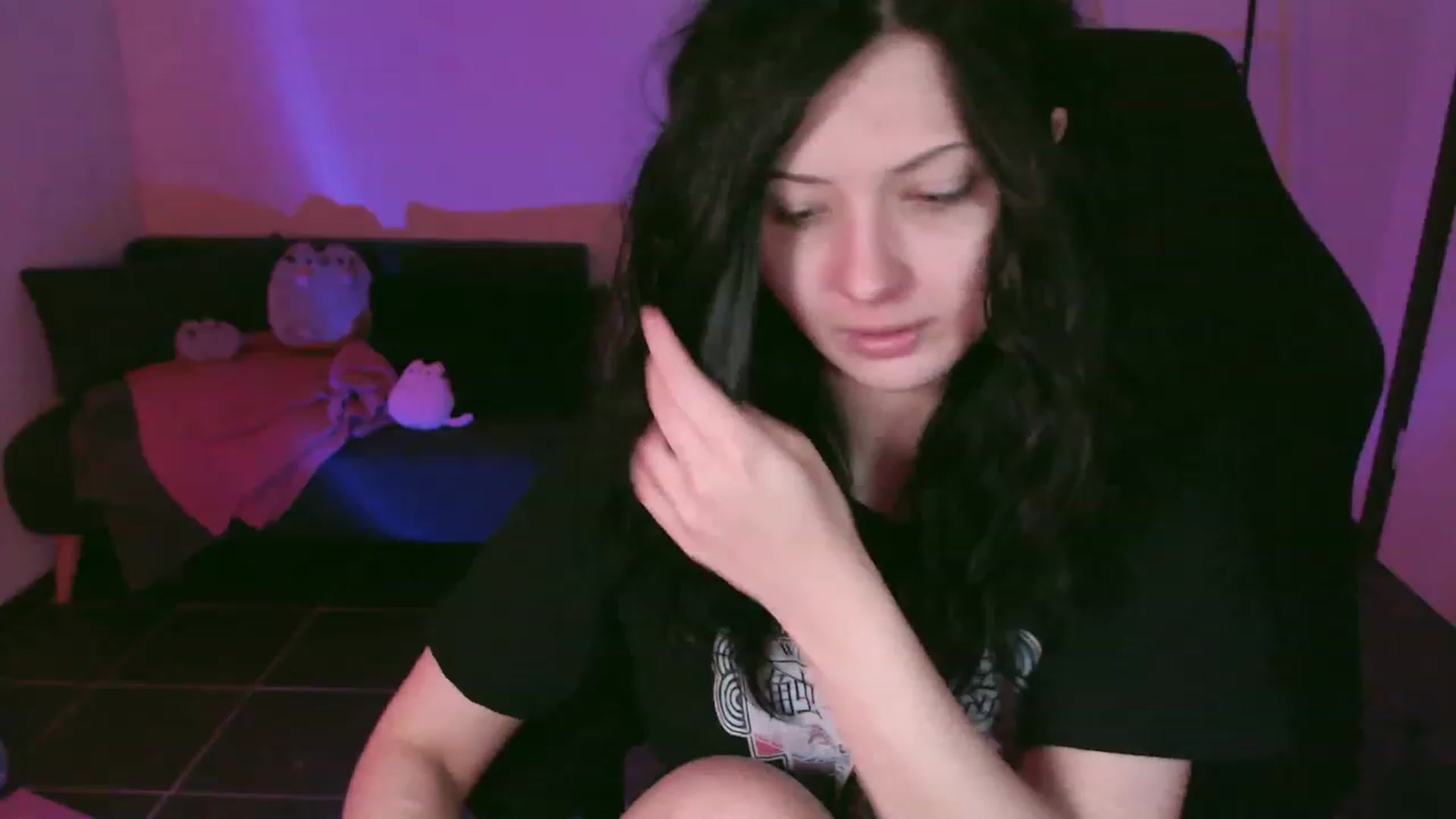 Gallery image thumbnail from RoomToAvoid's myfreecams stream on, 01/23/2024, 03:57 image 2 of 20