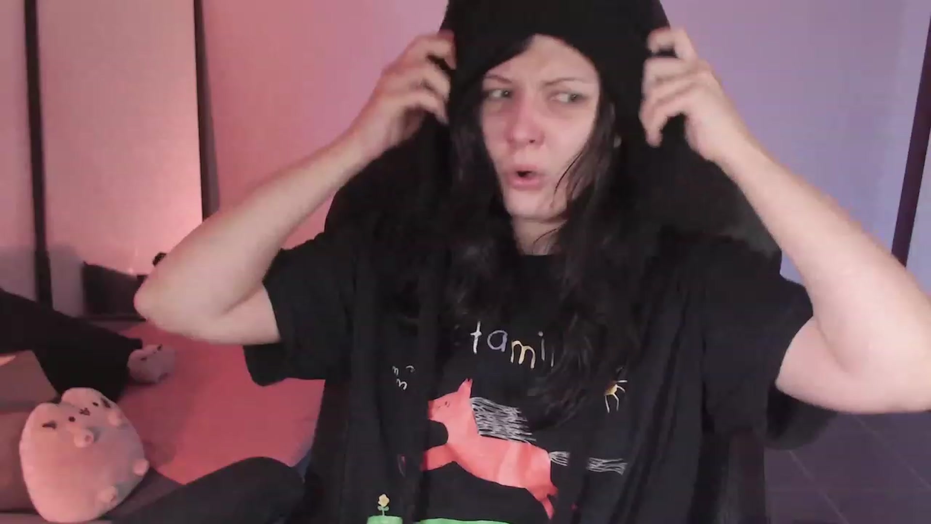Gallery image thumbnail from RoomToAvoid's myfreecams stream on, 02/09/2024, 05:38 image 13 of 20