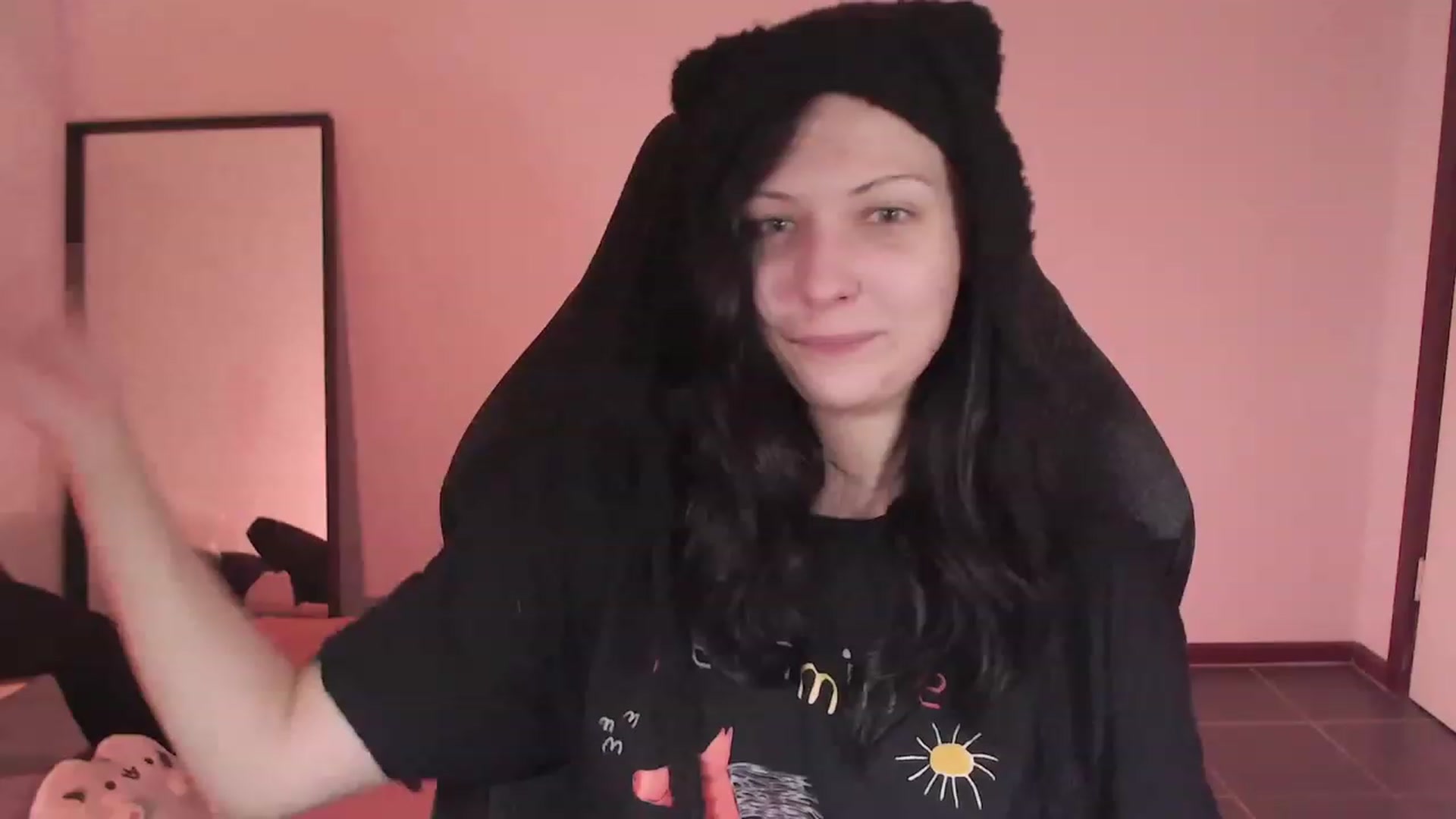 Gallery image thumbnail from RoomToAvoid's myfreecams stream on, 02/09/2024, 05:38 image 16 of 20