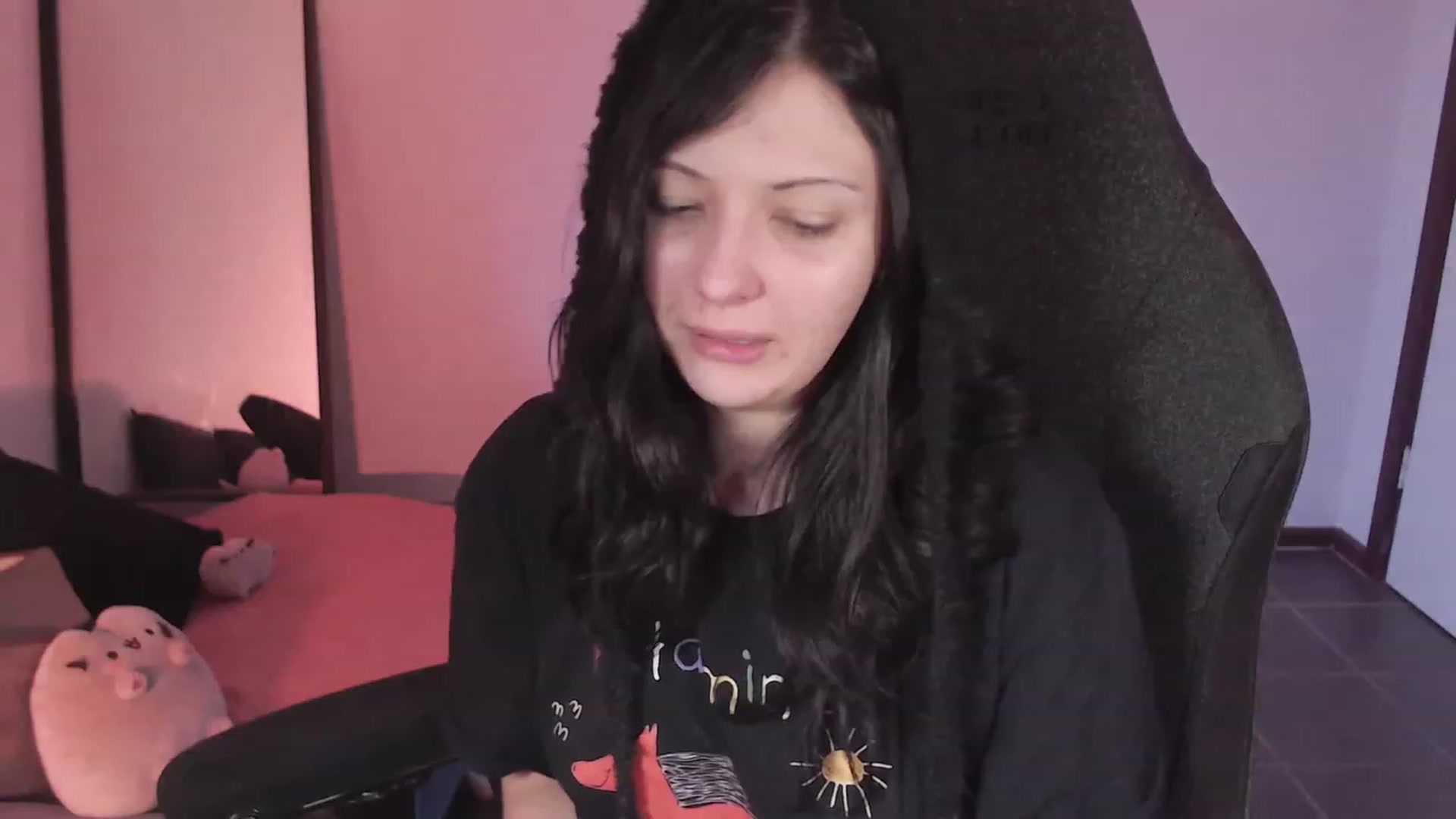 Gallery image thumbnail from RoomToAvoid's myfreecams stream on, 02/09/2024, 05:38 image 9 of 20