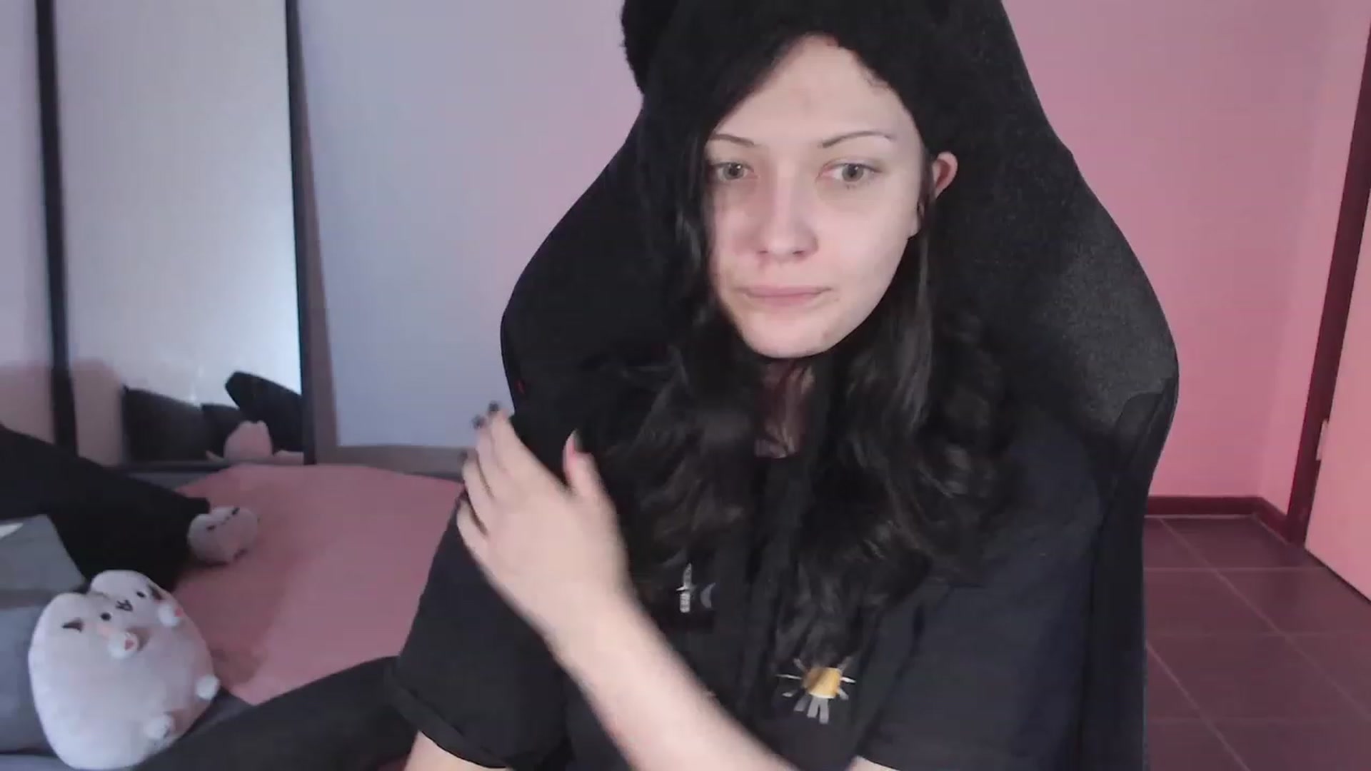 Gallery image thumbnail from RoomToAvoid's myfreecams stream on, 02/09/2024, 05:38 image 11 of 20