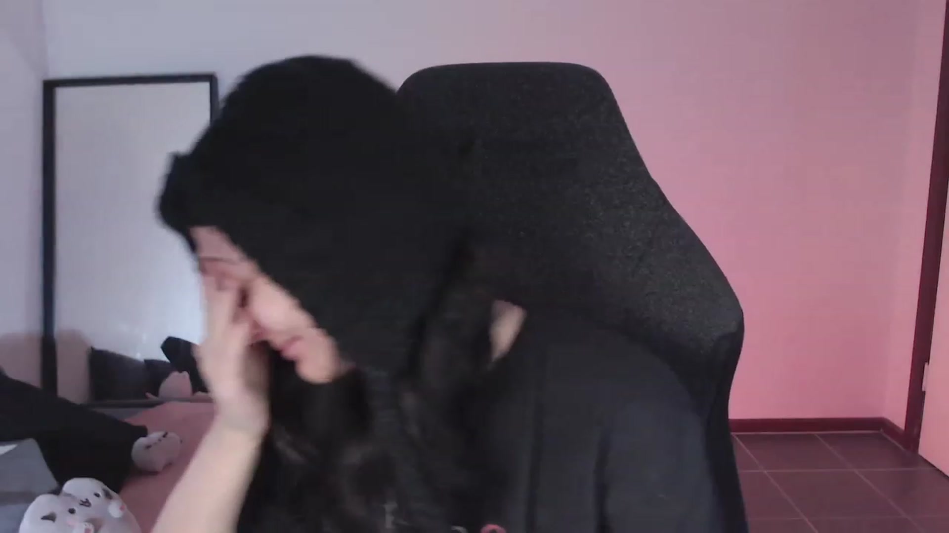 Gallery image thumbnail from RoomToAvoid's myfreecams stream on, 02/09/2024, 05:38 image 15 of 20