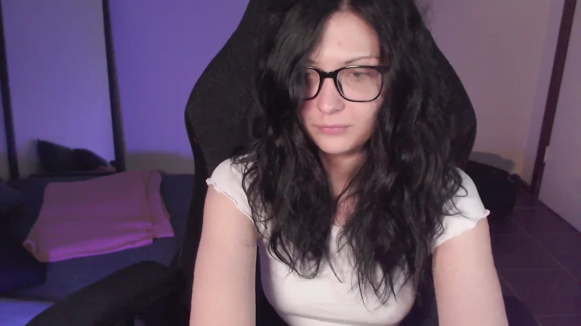 Gallery image thumbnail from RoomToAvoid's myfreecams stream on, 02/12/2024, 05:34 image 10 of 20