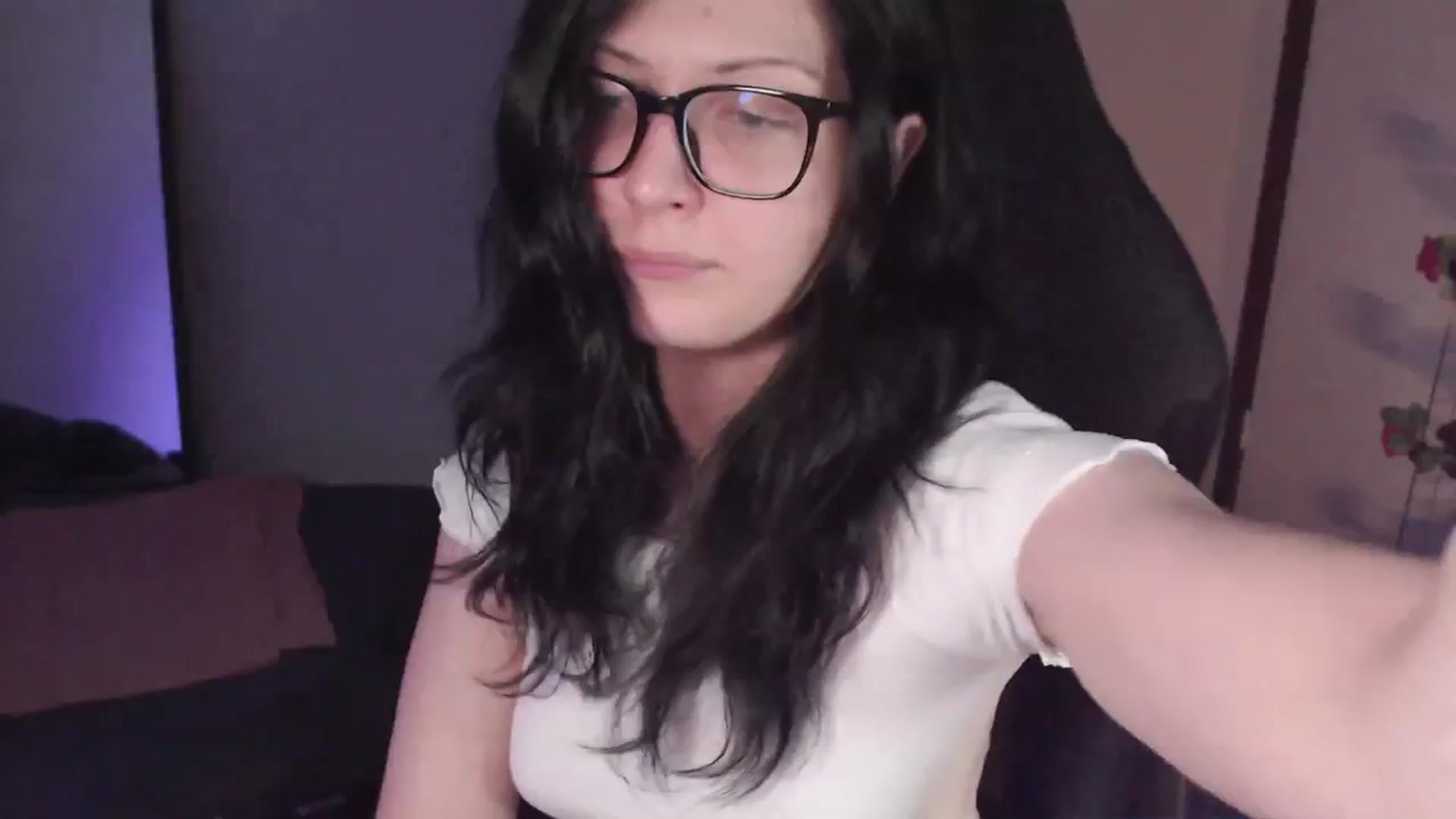 Gallery image thumbnail from RoomToAvoid's myfreecams stream on, 02/12/2024, 05:34 image 2 of 20