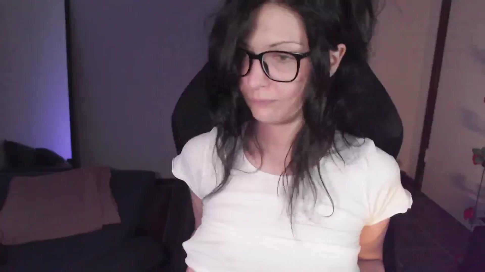 Gallery image thumbnail from RoomToAvoid's myfreecams stream on, 02/12/2024, 05:34 image 4 of 20