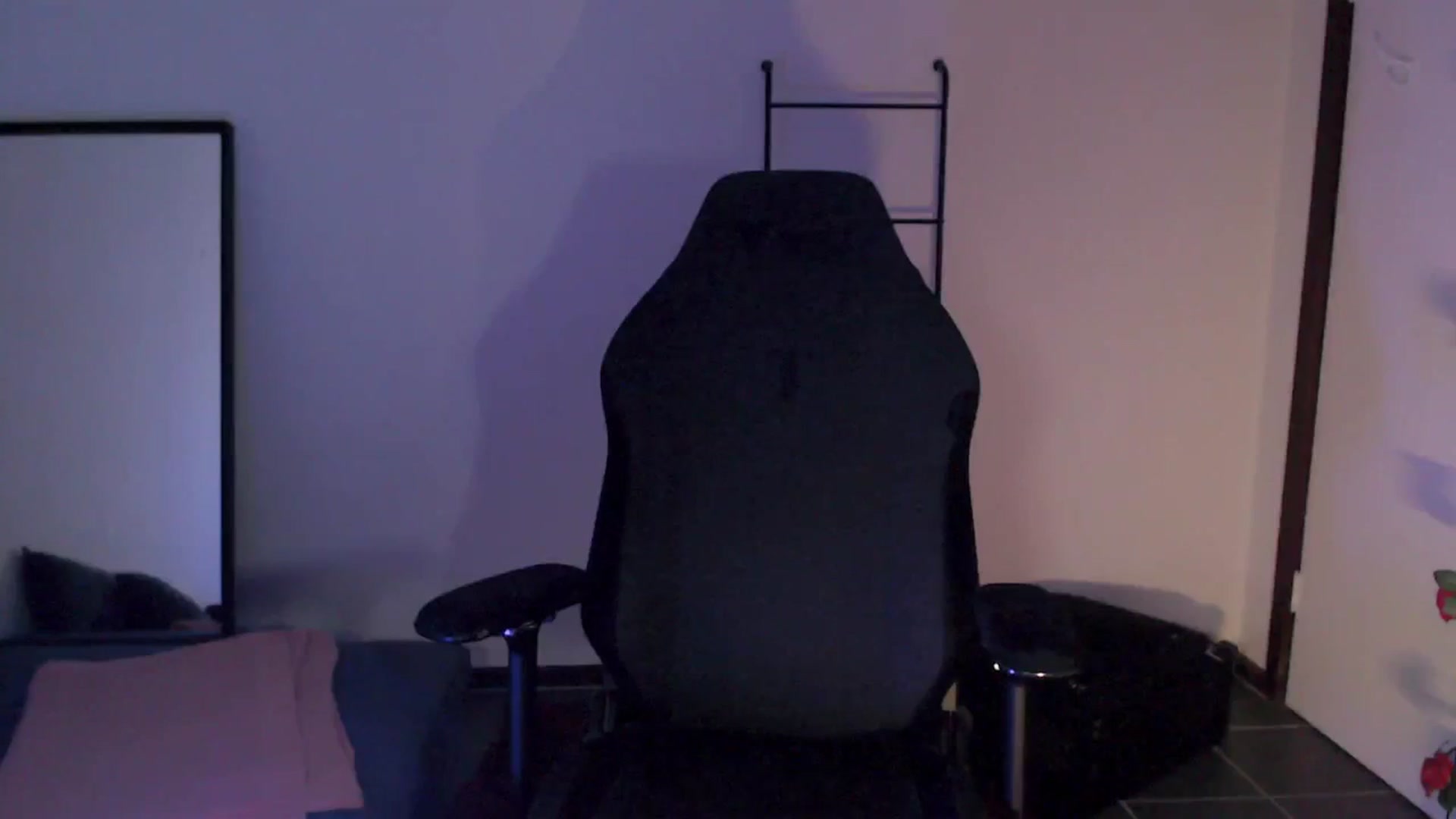 Gallery image thumbnail from RoomToAvoid's myfreecams stream on, 02/12/2024, 05:34 image 18 of 20