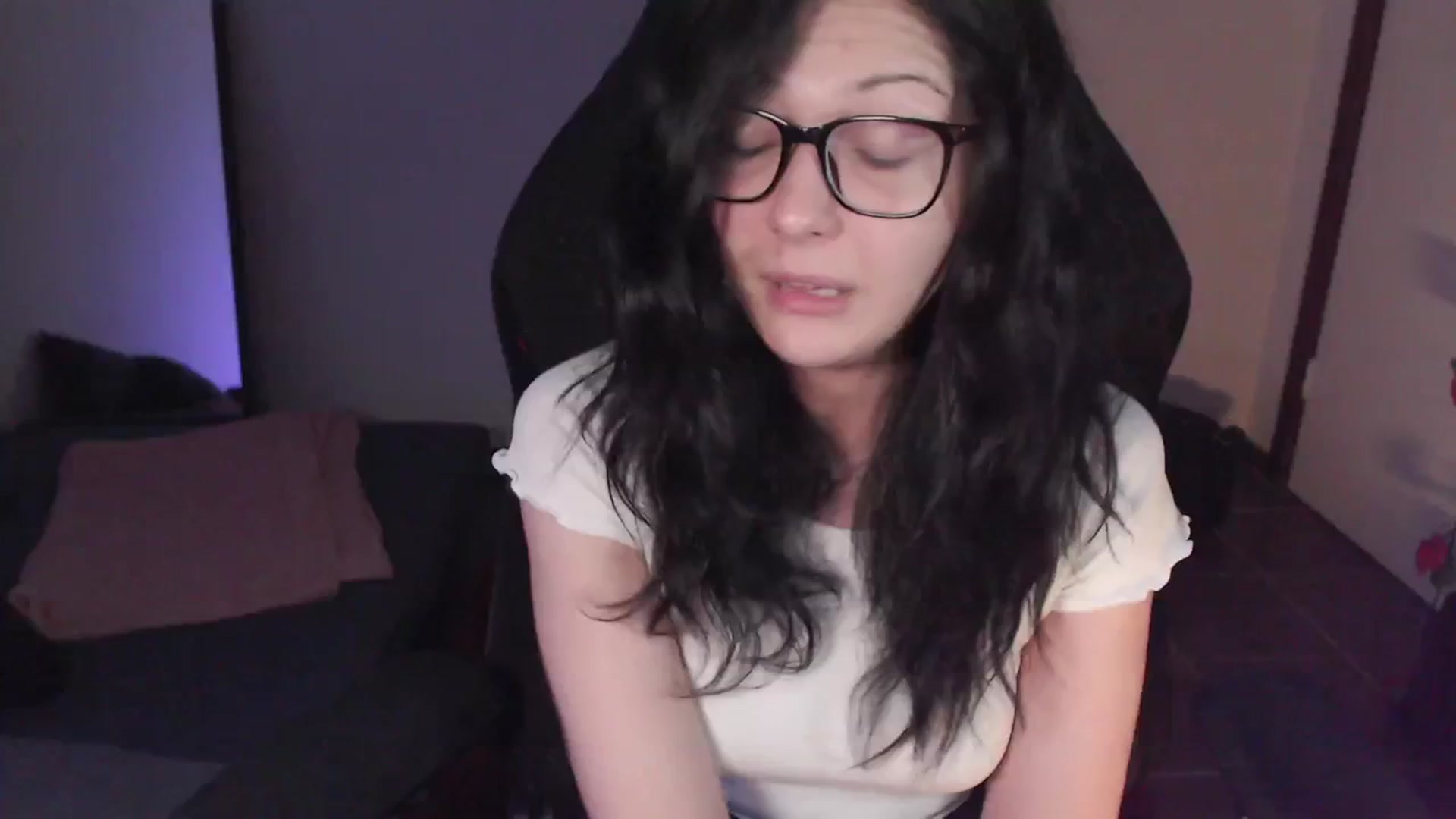 Gallery image thumbnail from RoomToAvoid's myfreecams stream on, 02/12/2024, 05:34 image 1 of 20