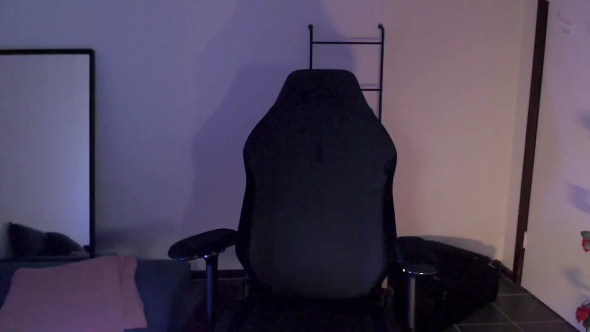 Gallery image thumbnail from RoomToAvoid's myfreecams stream on, 02/12/2024, 05:34 image 19 of 20