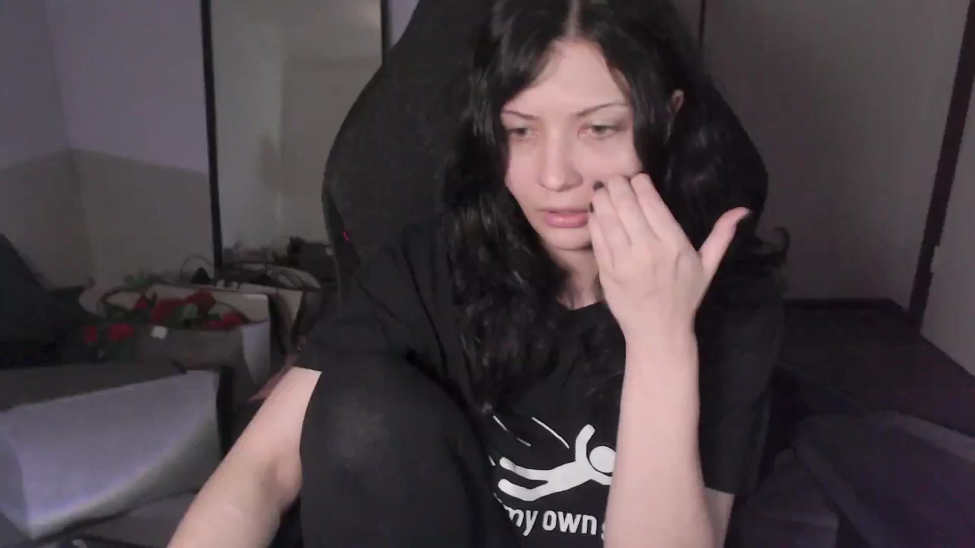 Gallery image thumbnail from RoomToAvoid's myfreecams stream on, 02/13/2024, 05:18 image 4 of 20