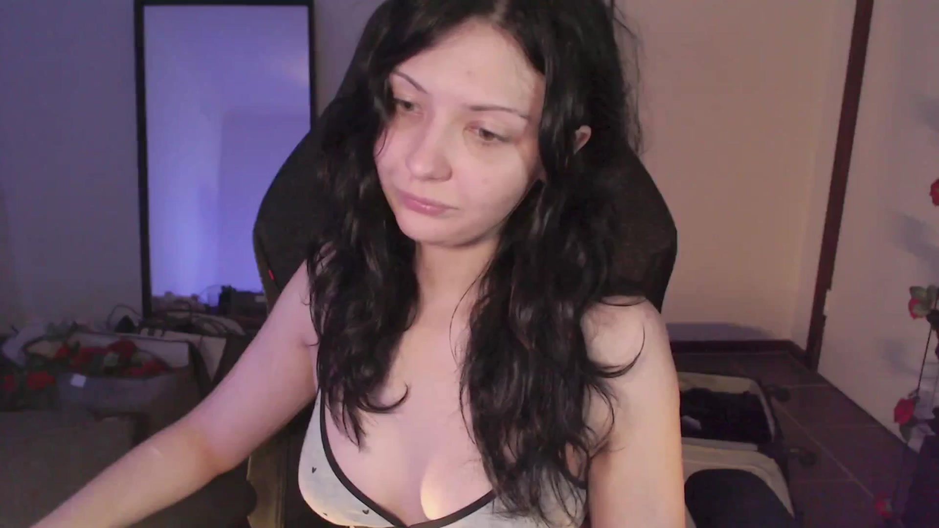 Gallery image thumbnail from RoomToAvoid's myfreecams stream on, 02/13/2024, 05:18 image 13 of 20