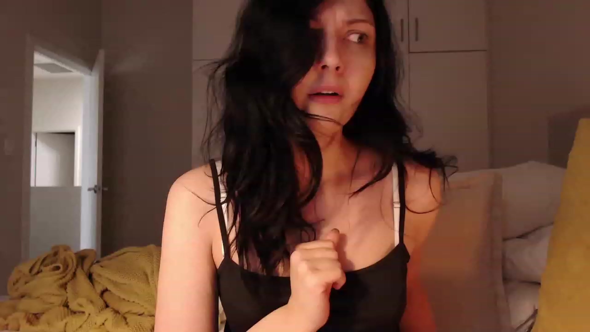 Gallery image thumbnail from RoomToAvoid's myfreecams stream on, 02/16/2024, 03:48 image 1 of 20