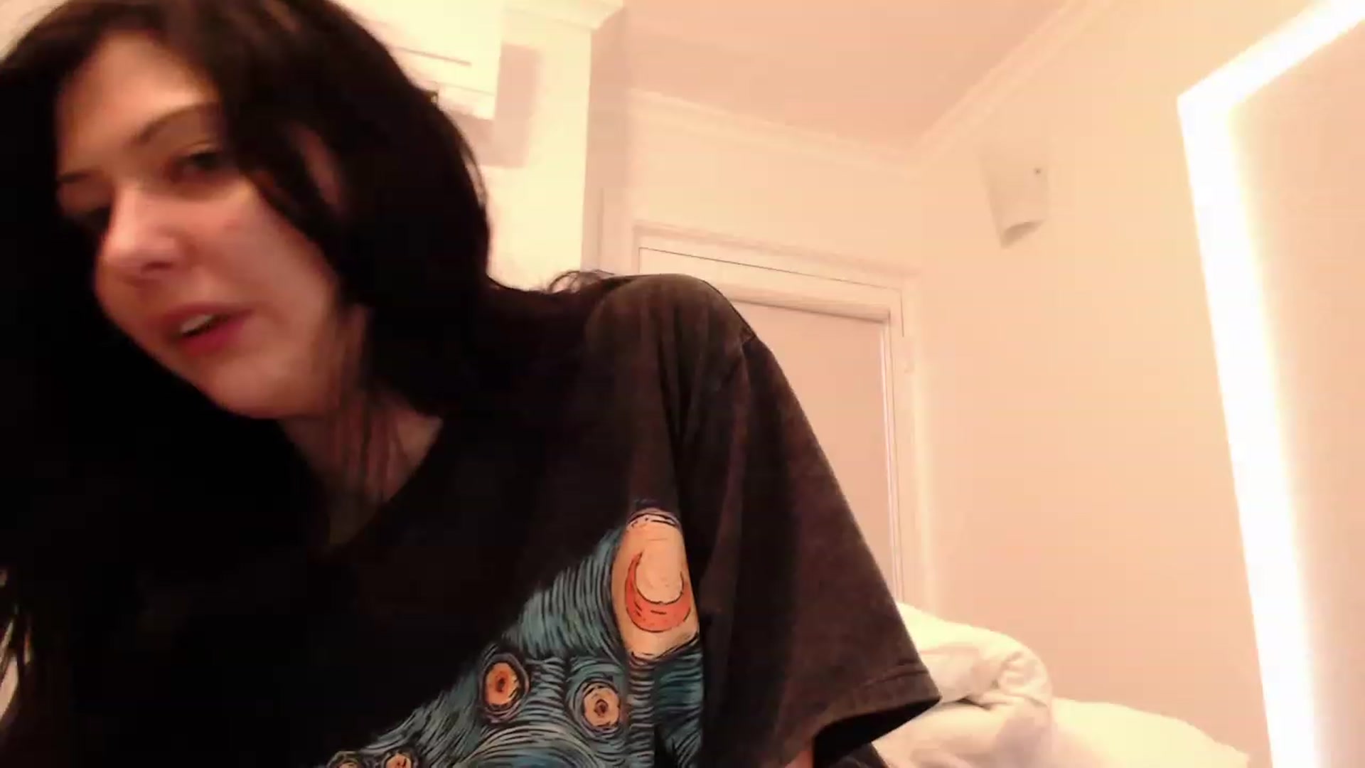 Gallery image thumbnail from RoomToAvoid's myfreecams stream on, 02/18/2024, 08:25 image 2 of 20