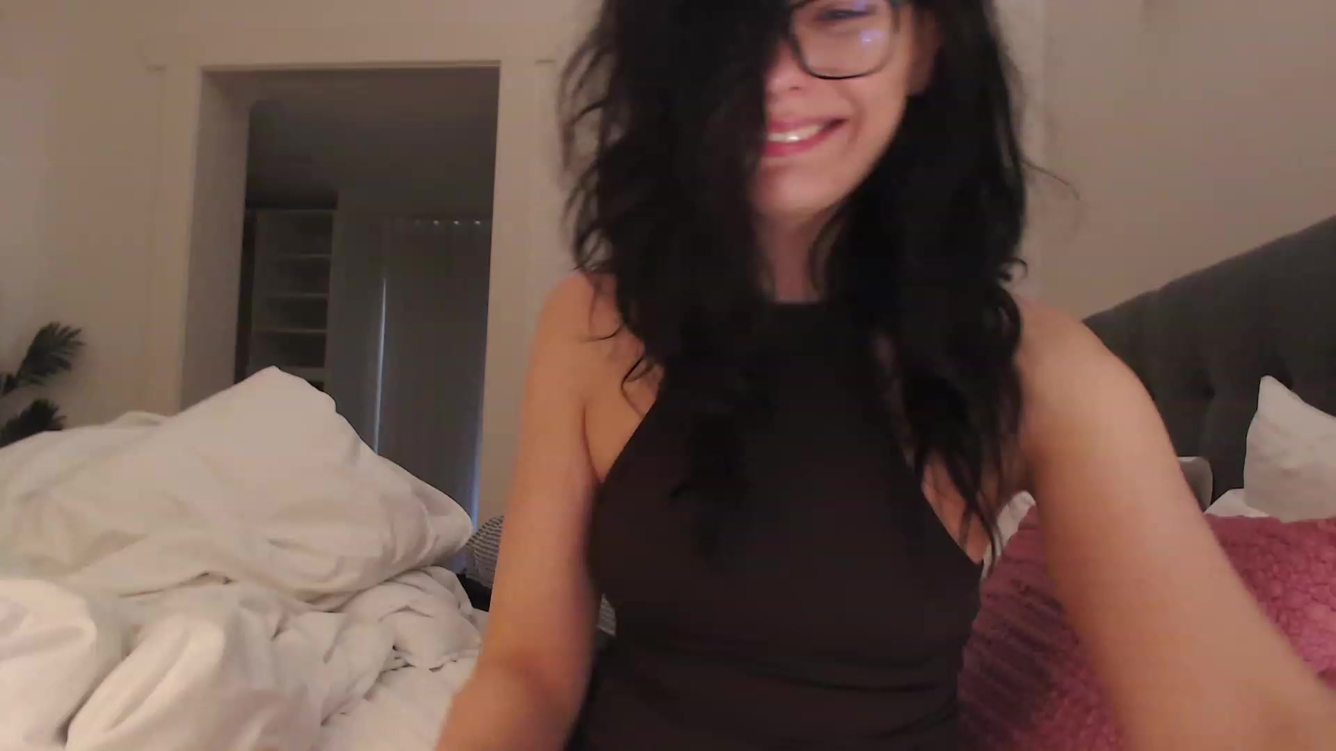 Gallery image thumbnail from RoomToAvoid's myfreecams stream on, 02/21/2024, 03:11 image 4 of 20