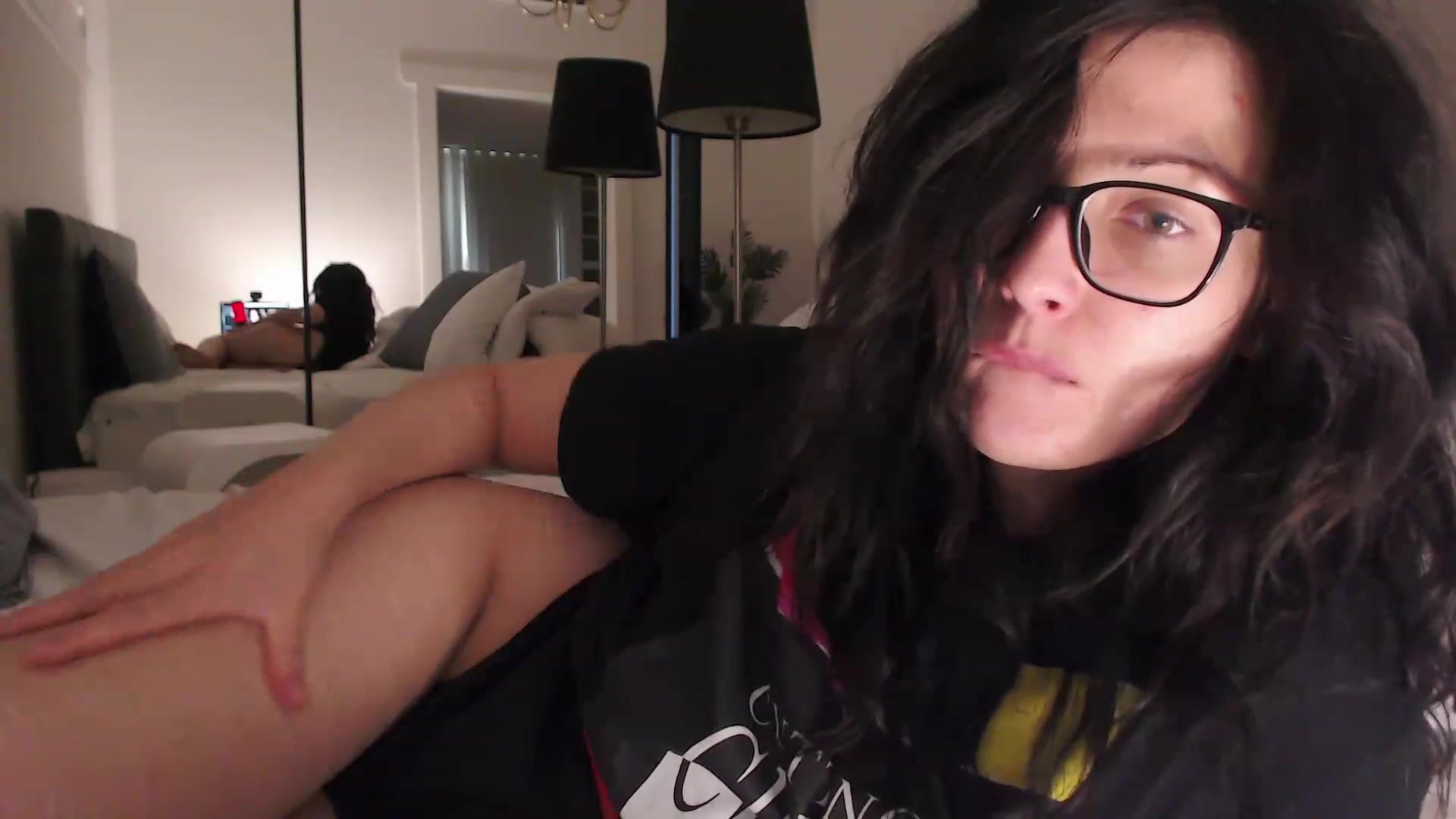 Gallery image thumbnail from RoomToAvoid's myfreecams stream on, 02/21/2024, 06:47 image 6 of 20