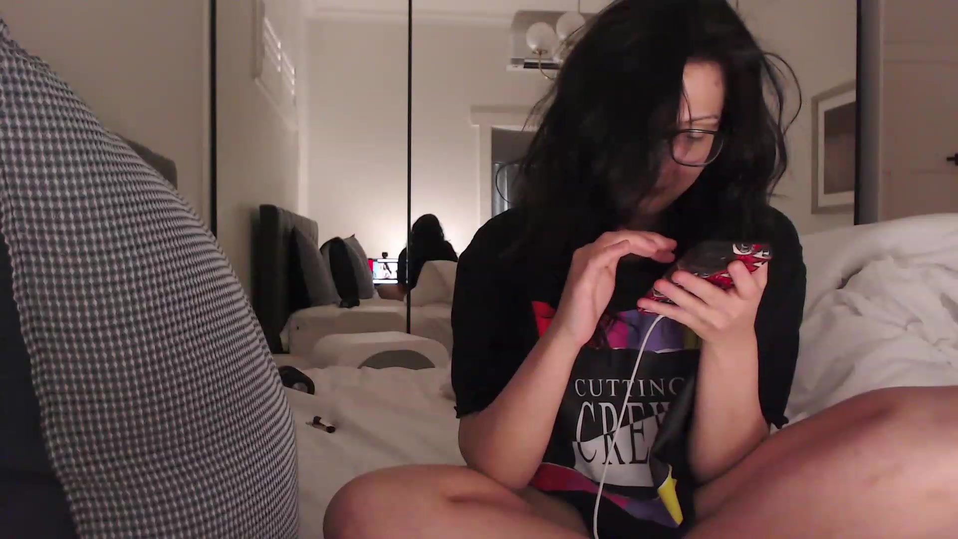 Gallery image thumbnail from RoomToAvoid's myfreecams stream on, 02/21/2024, 06:47 image 13 of 20