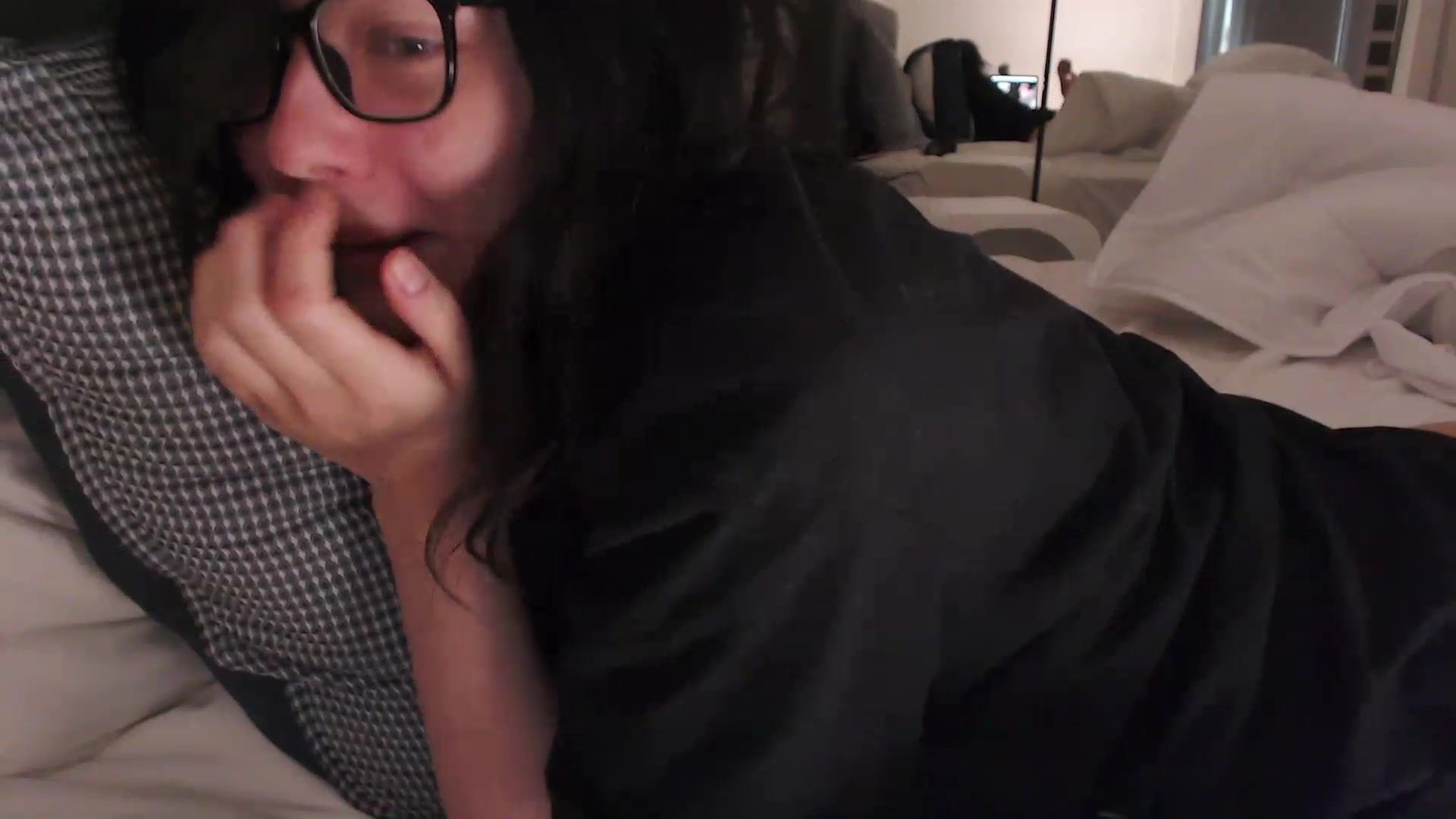Gallery image thumbnail from RoomToAvoid's myfreecams stream on, 02/21/2024, 06:47 image 9 of 20