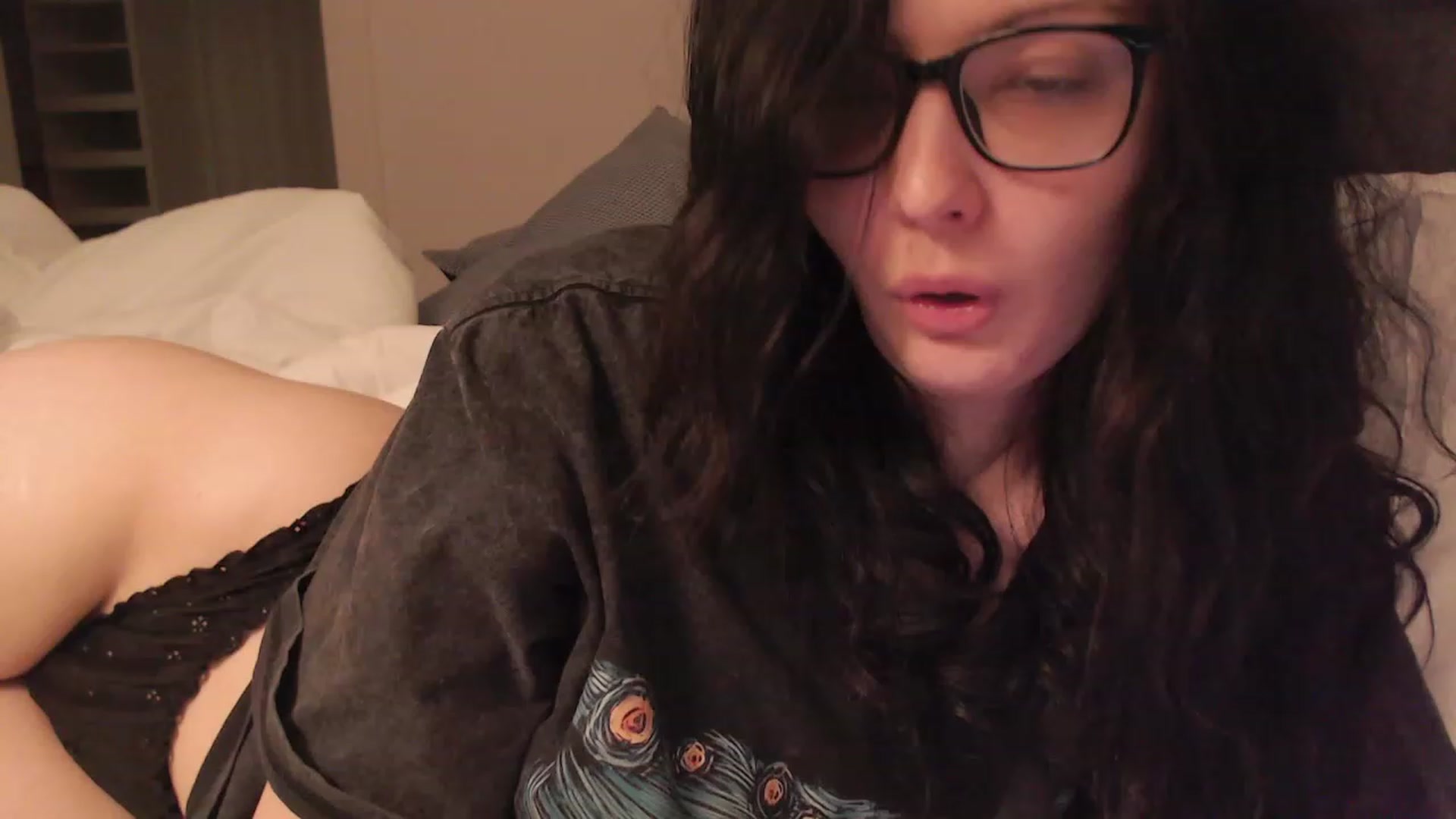 Gallery image thumbnail from RoomToAvoid's myfreecams stream on, 02/21/2024, 11:39 image 17 of 20