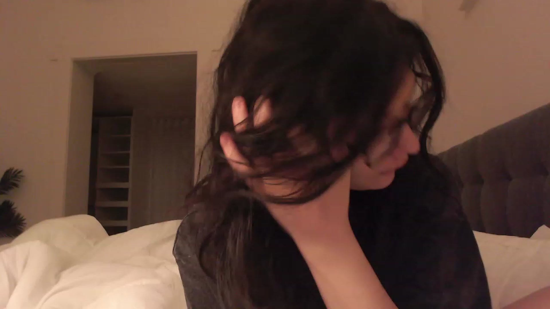 Gallery image thumbnail from RoomToAvoid's myfreecams stream on, 02/21/2024, 11:39 image 19 of 20