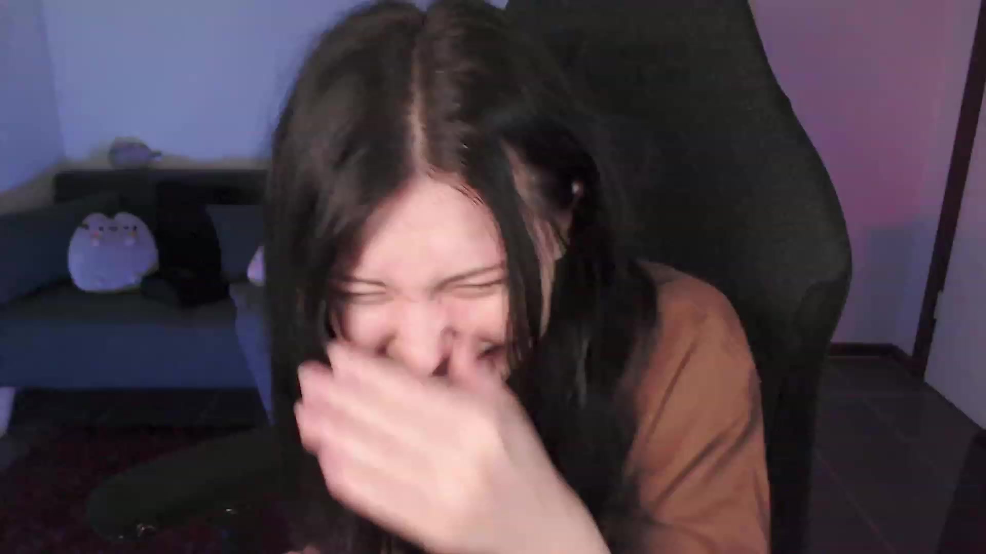 Gallery image thumbnail from RoomToAvoid's myfreecams stream on, 02/26/2024, 03:12 image 2 of 20