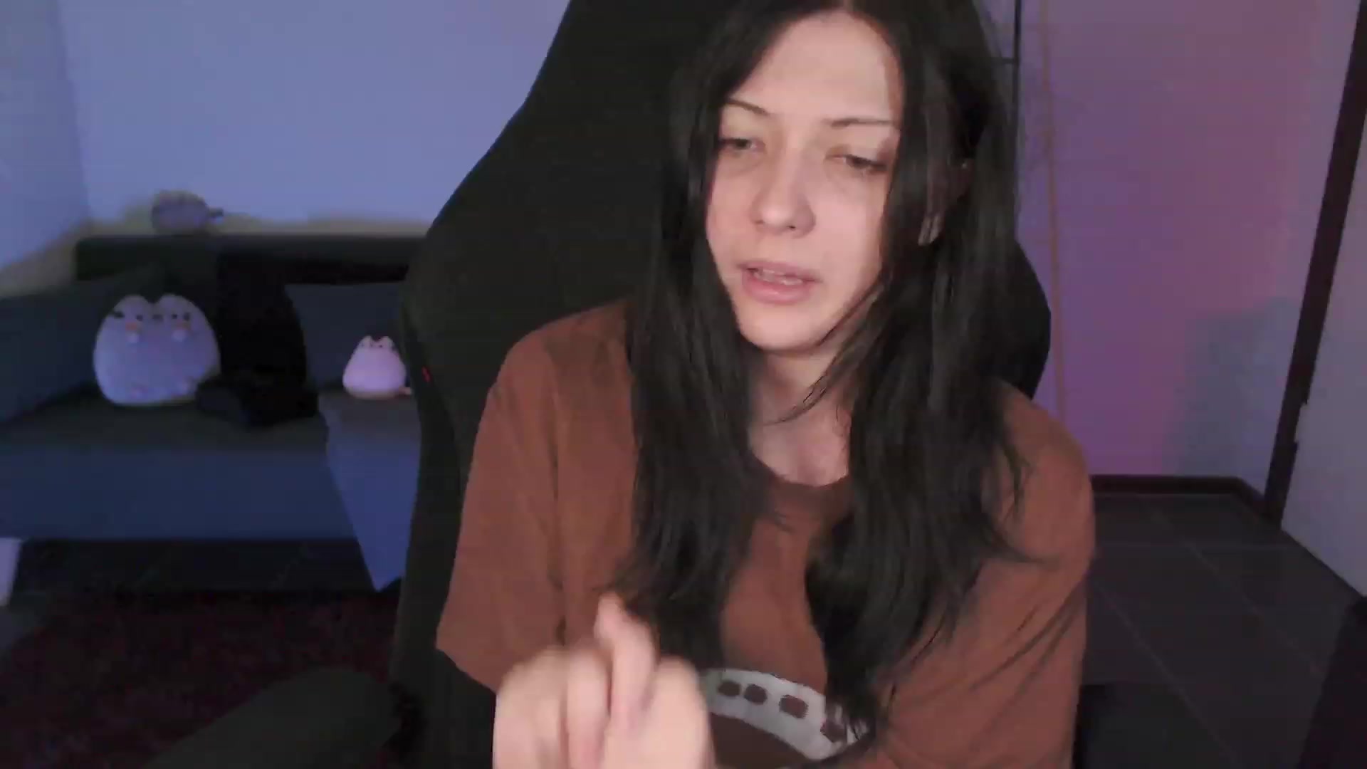 Gallery image thumbnail from RoomToAvoid's myfreecams stream on, 02/26/2024, 03:12 image 4 of 20
