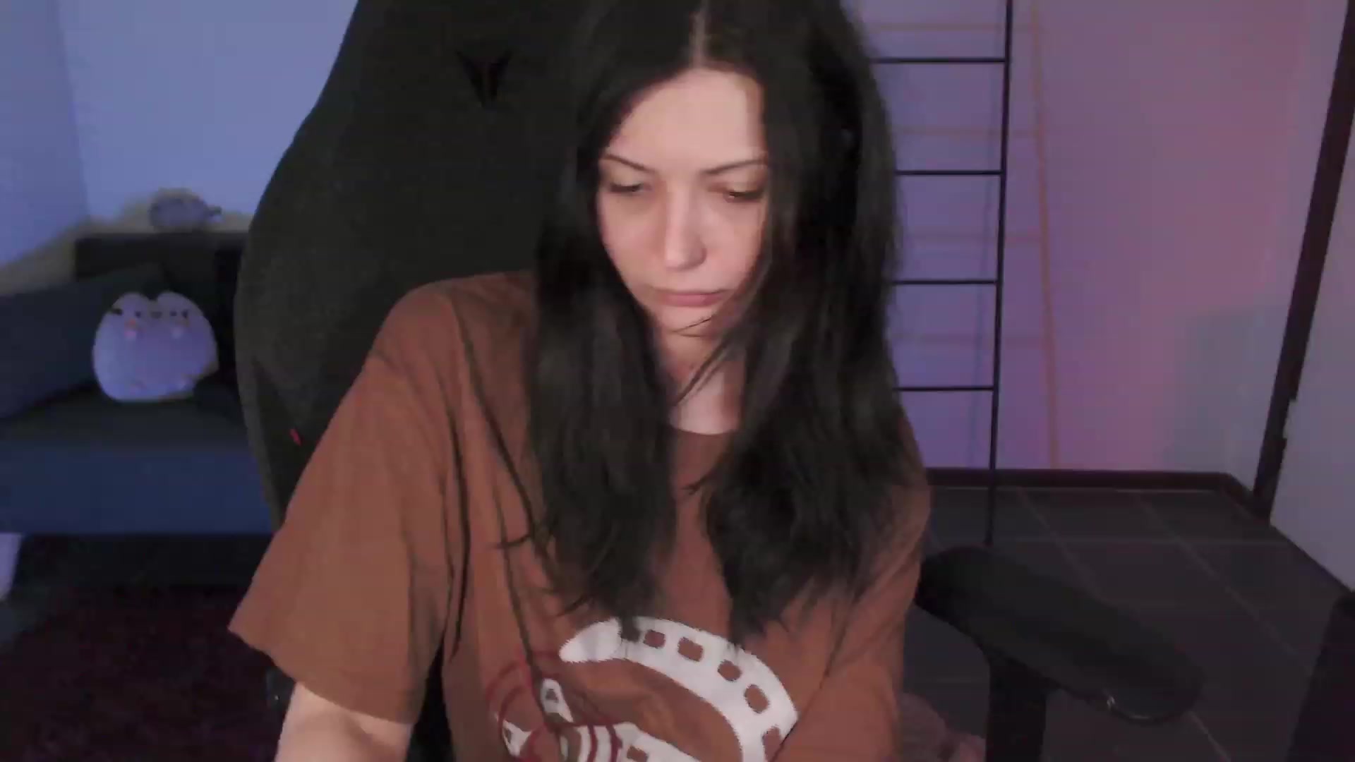 Gallery image thumbnail from RoomToAvoid's myfreecams stream on, 02/26/2024, 03:12 image 6 of 20