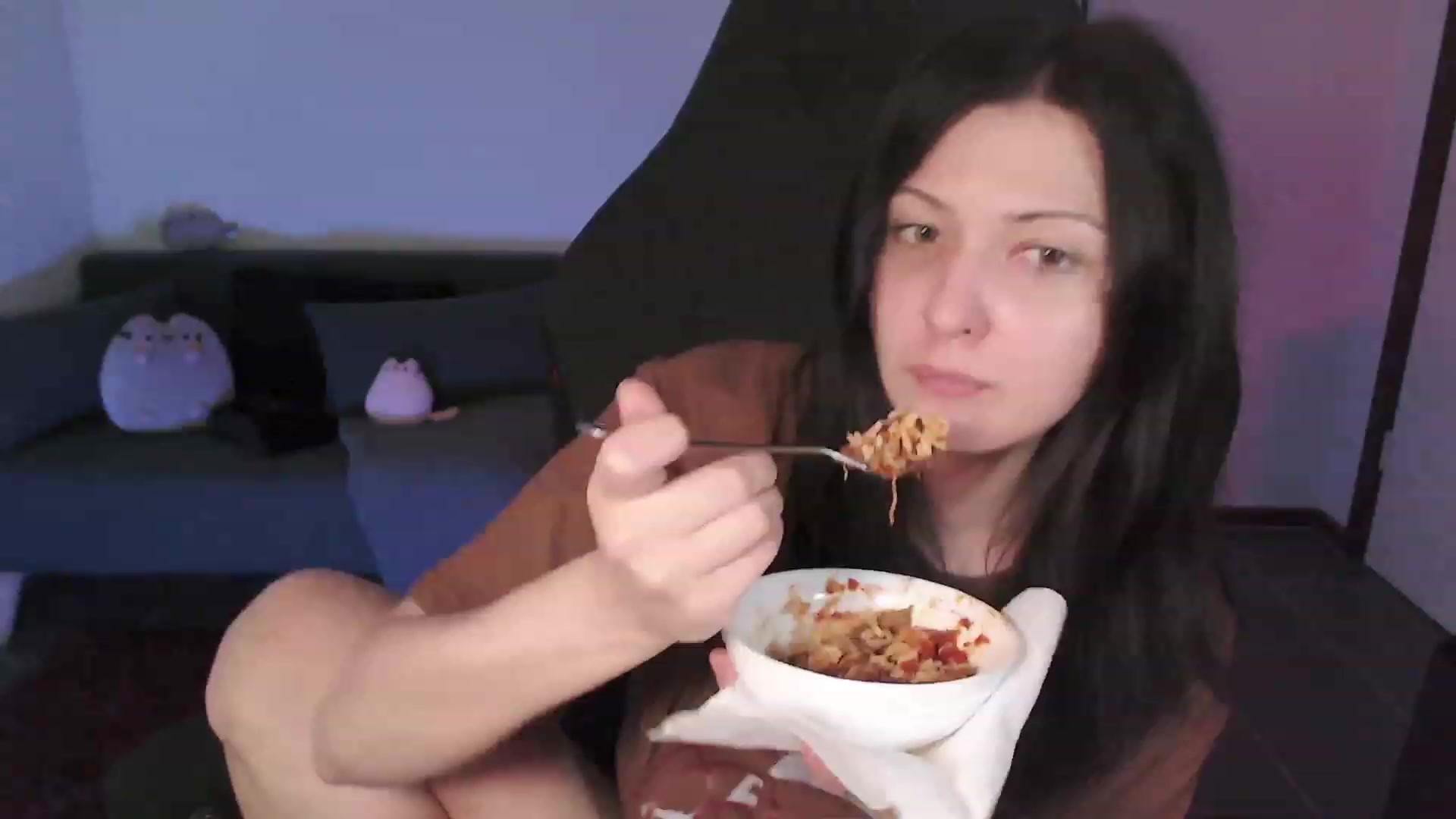 Gallery image thumbnail from RoomToAvoid's myfreecams stream on, 02/26/2024, 03:12 image 9 of 20