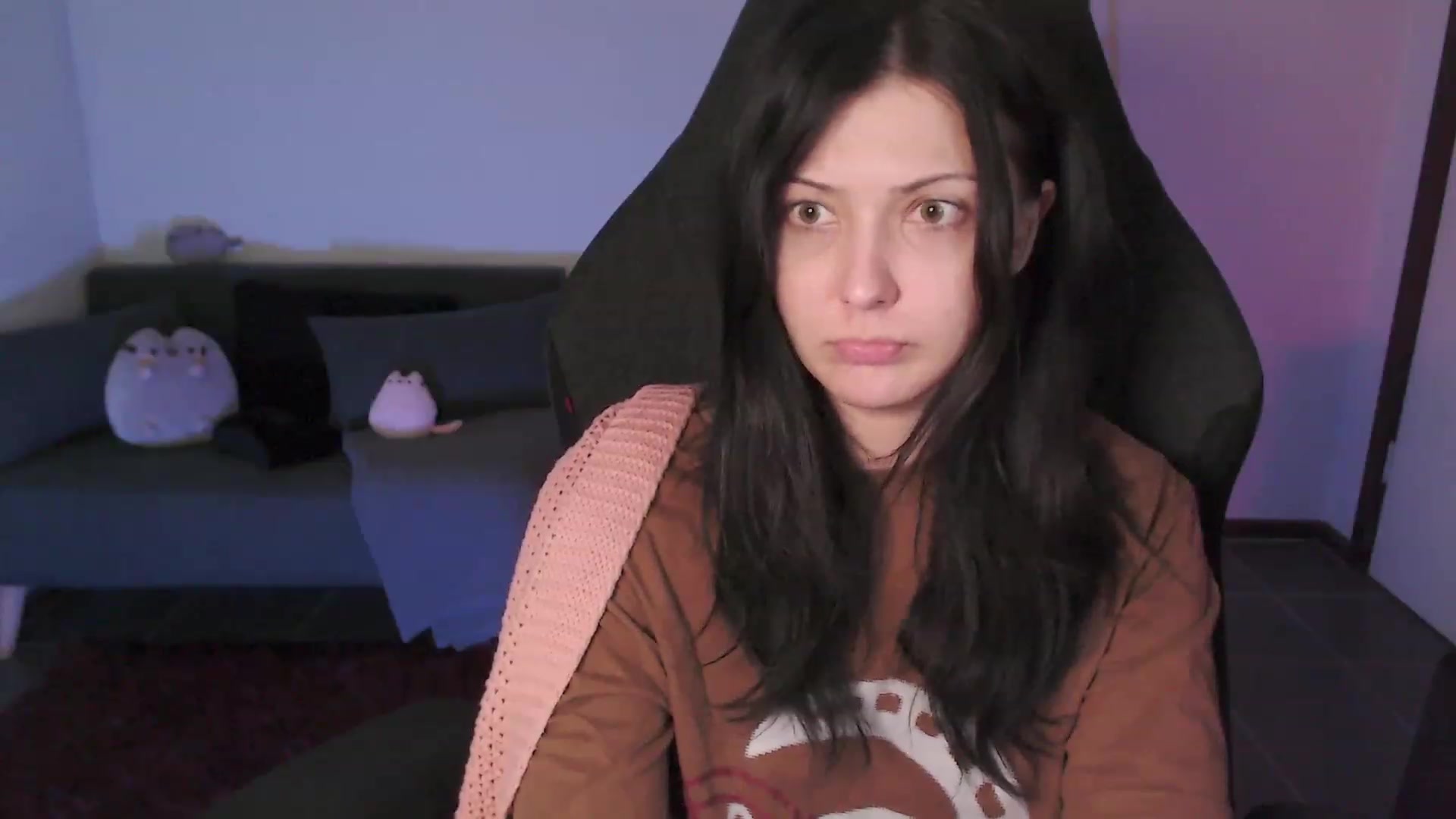 Gallery image thumbnail from RoomToAvoid's myfreecams stream on, 02/26/2024, 04:10 image 6 of 20